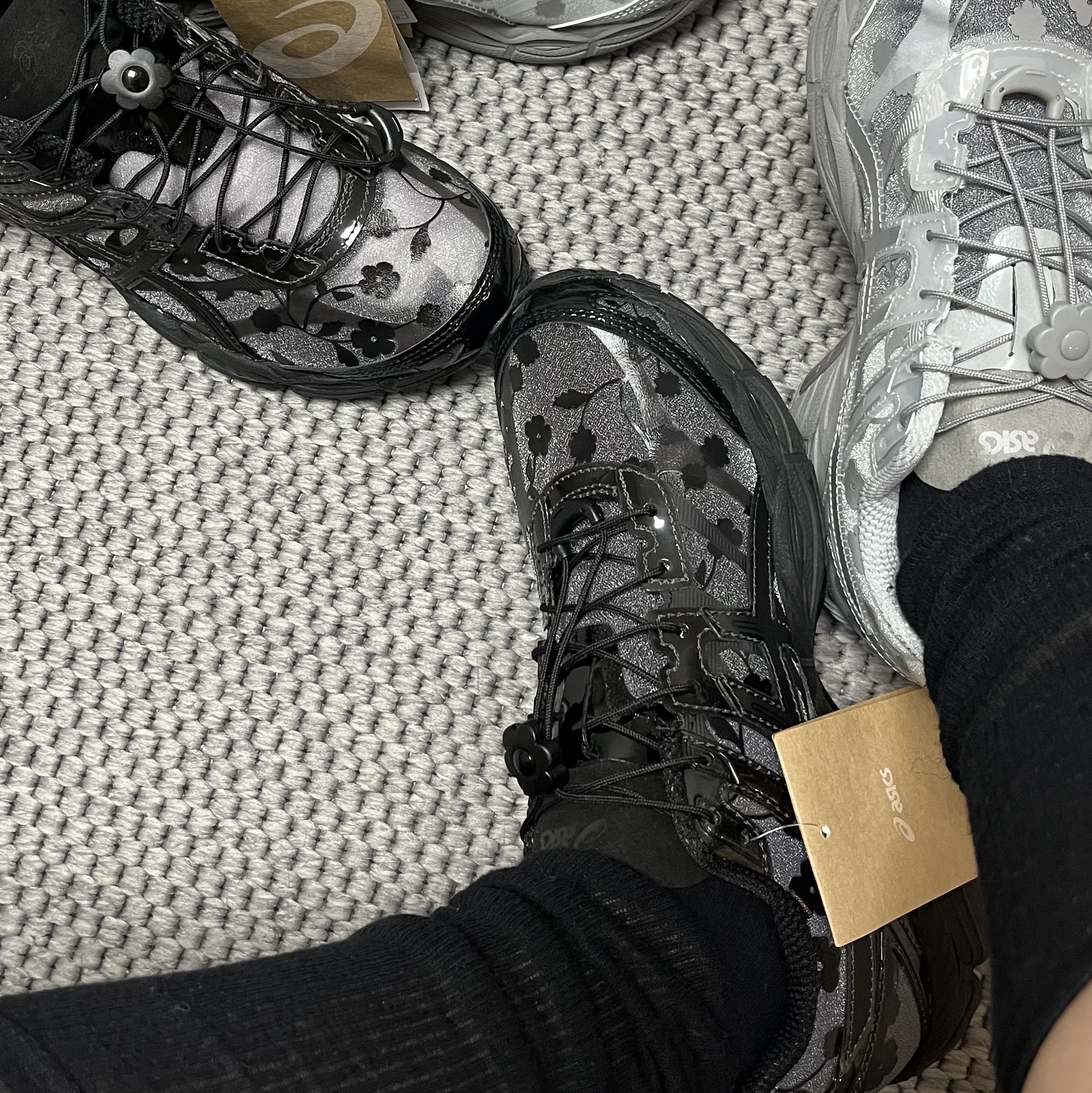 Asics x Cecilie Bahnsen Gel-Cumulus 16 Black, Asics x Cecilie Bahnsen Gel-Cumulus 16 Gray 착용 스타일 - 1