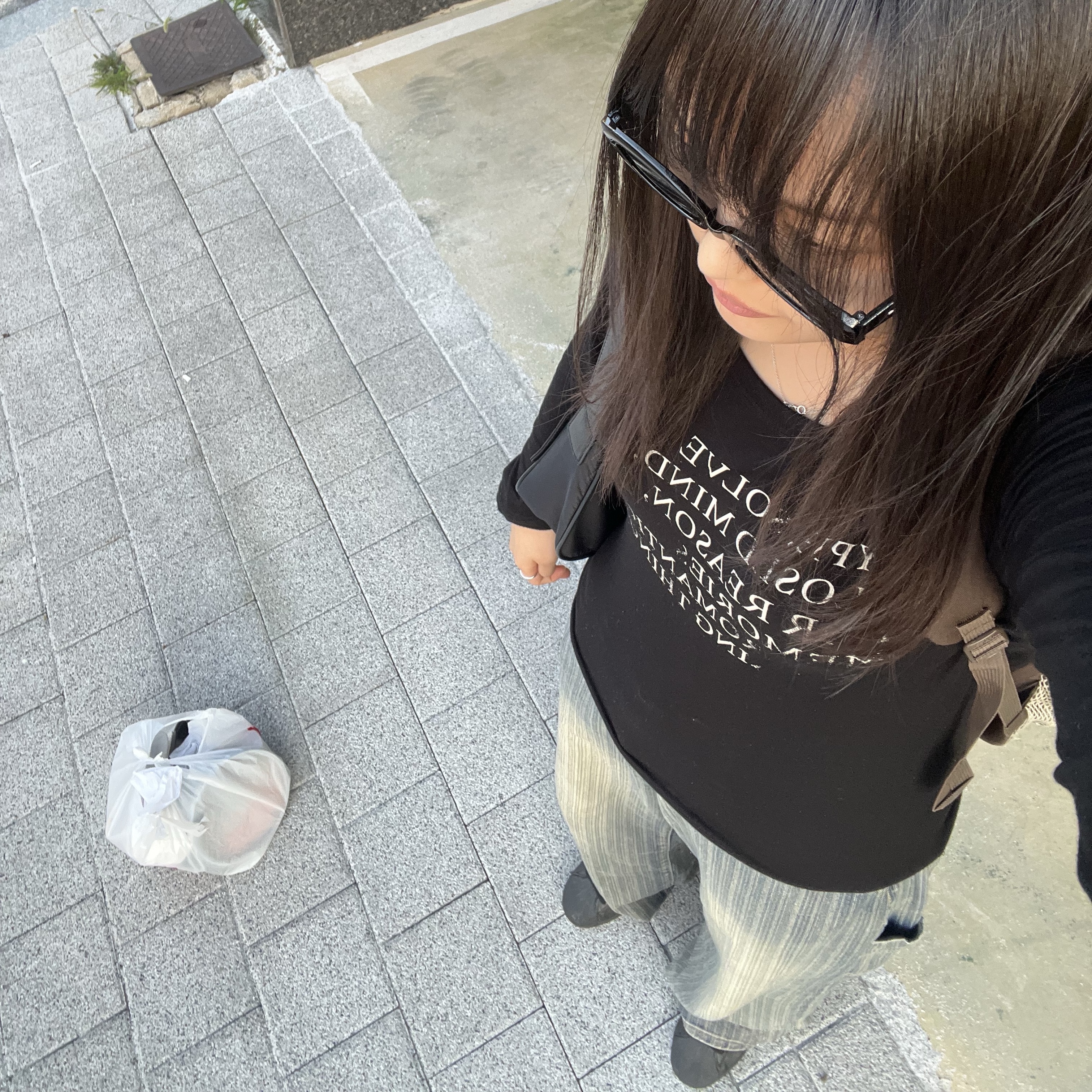 Adidas Superstar Core Black White, Matin Kim Buckle Bag Black 착용 스타일