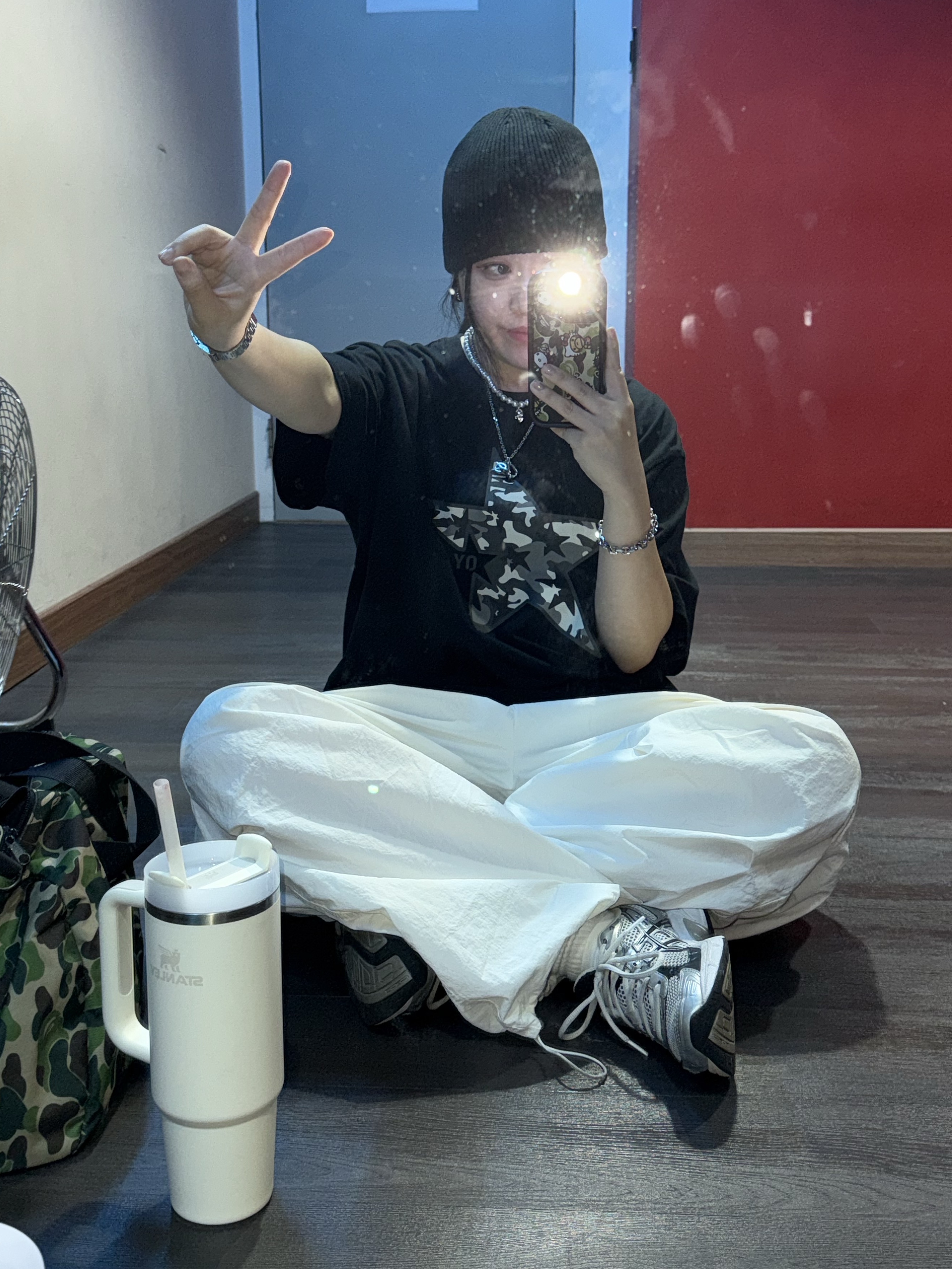 Stanley The Quencher H2.0 Flowstate Tumbler 887ml Cream 2.0, Asics Gel-1130 White Black 착용 스타일