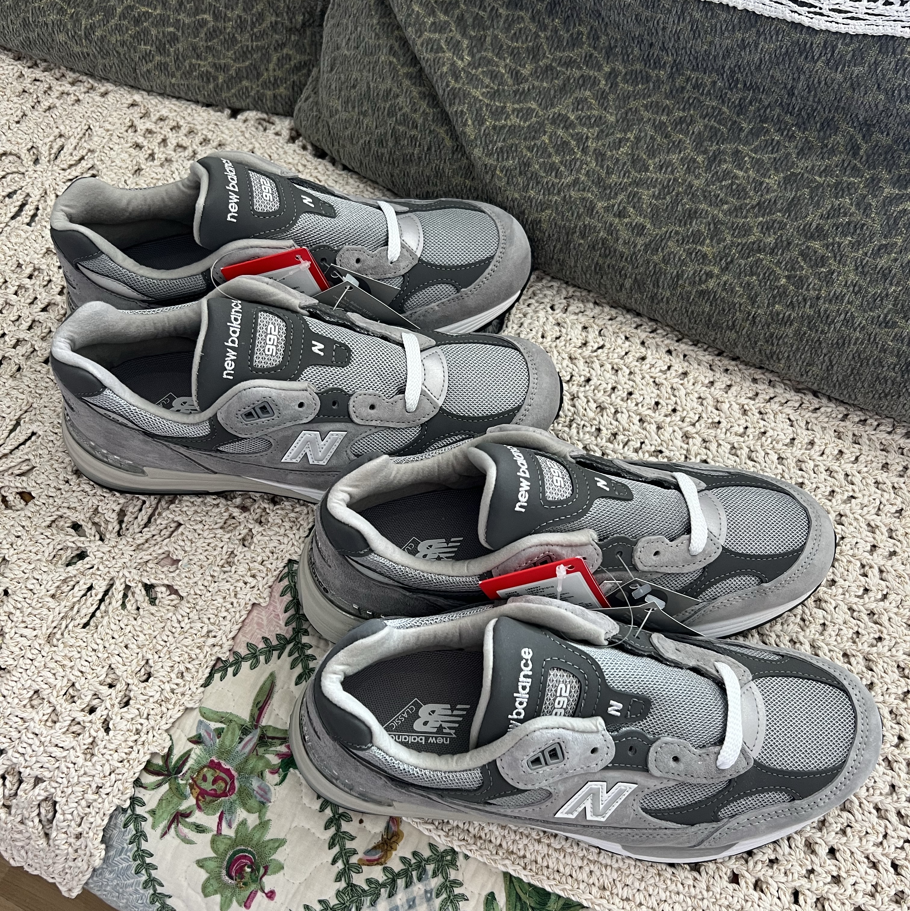 New Balance 992 Made in USA Core Grey Silver Metallic 착용 스타일