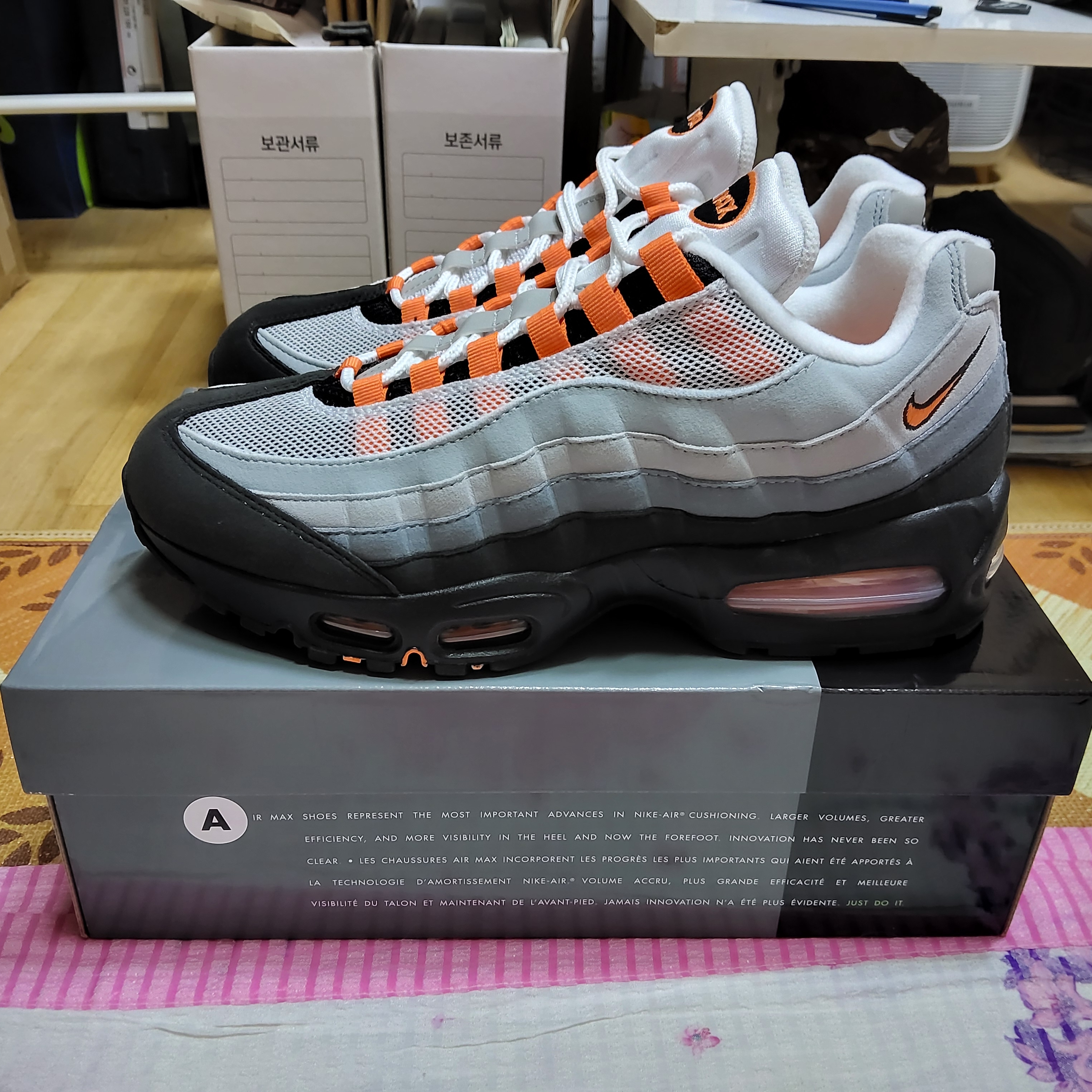Nike Air Max 95 OG Bright Mandarin 착용 스타일 - 1