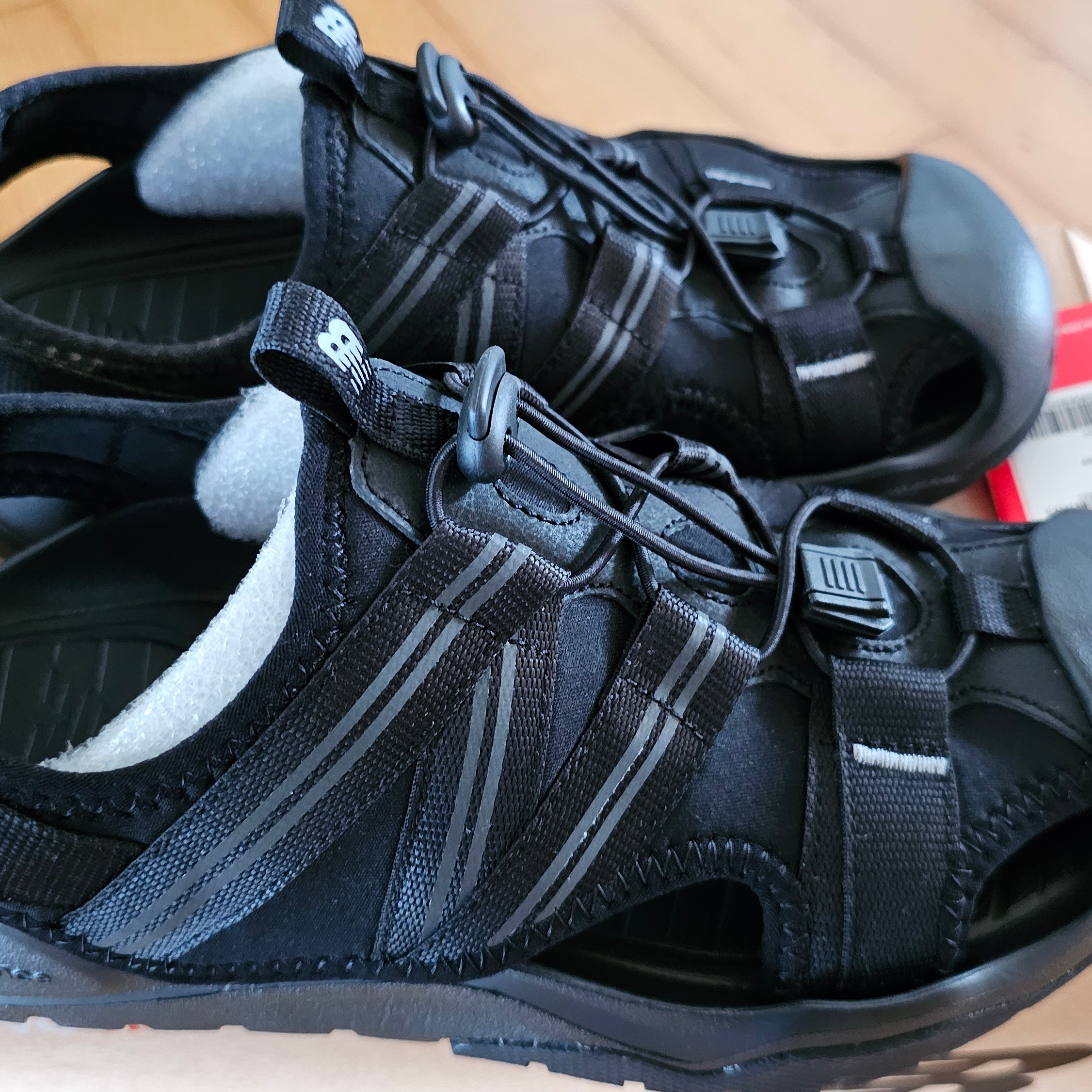 New Balance 4205 Cove v2 Black 착용 스타일