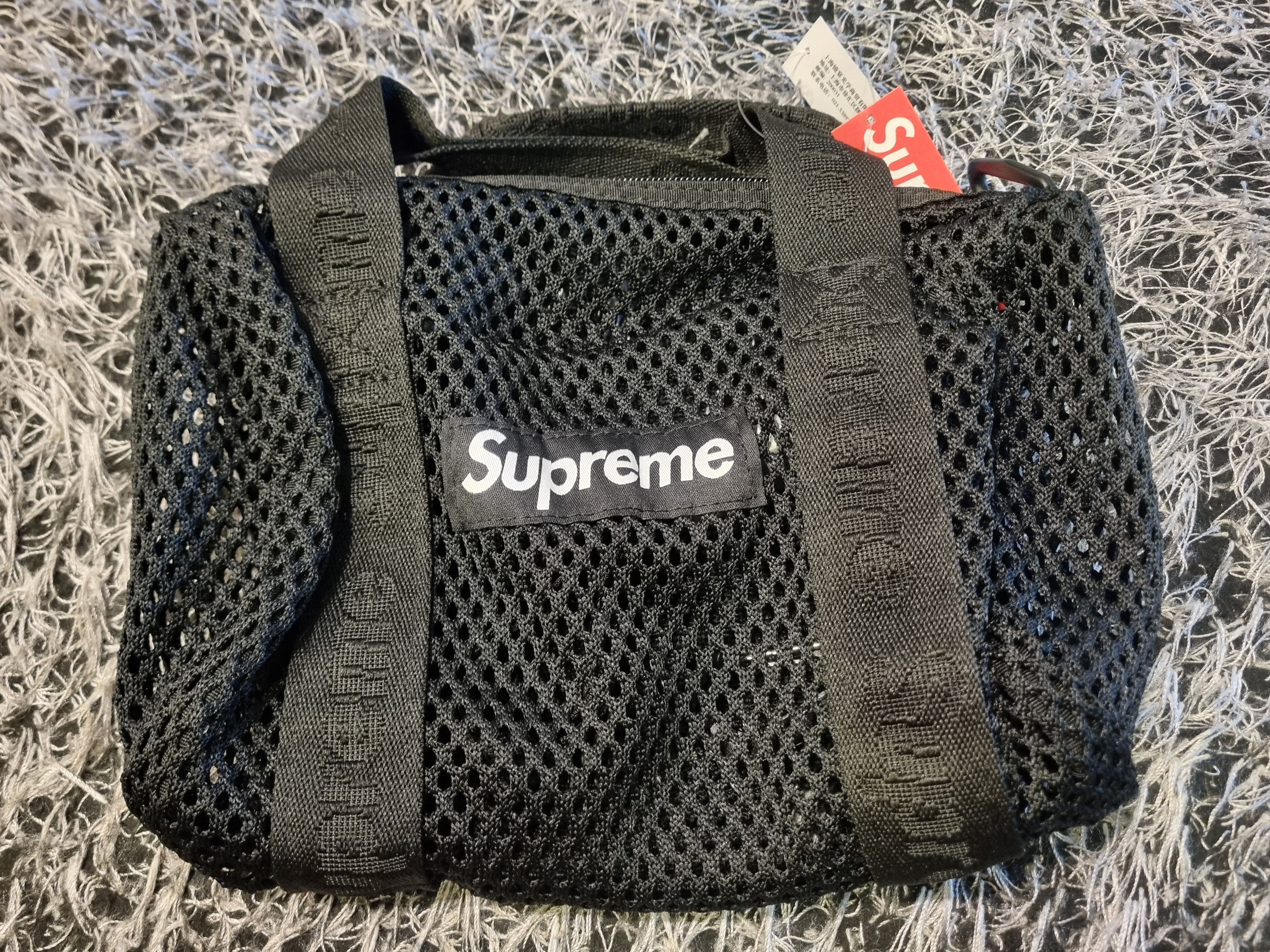 Supreme Mesh Mini Duffle Bag Black - 25SS 착용 스타일