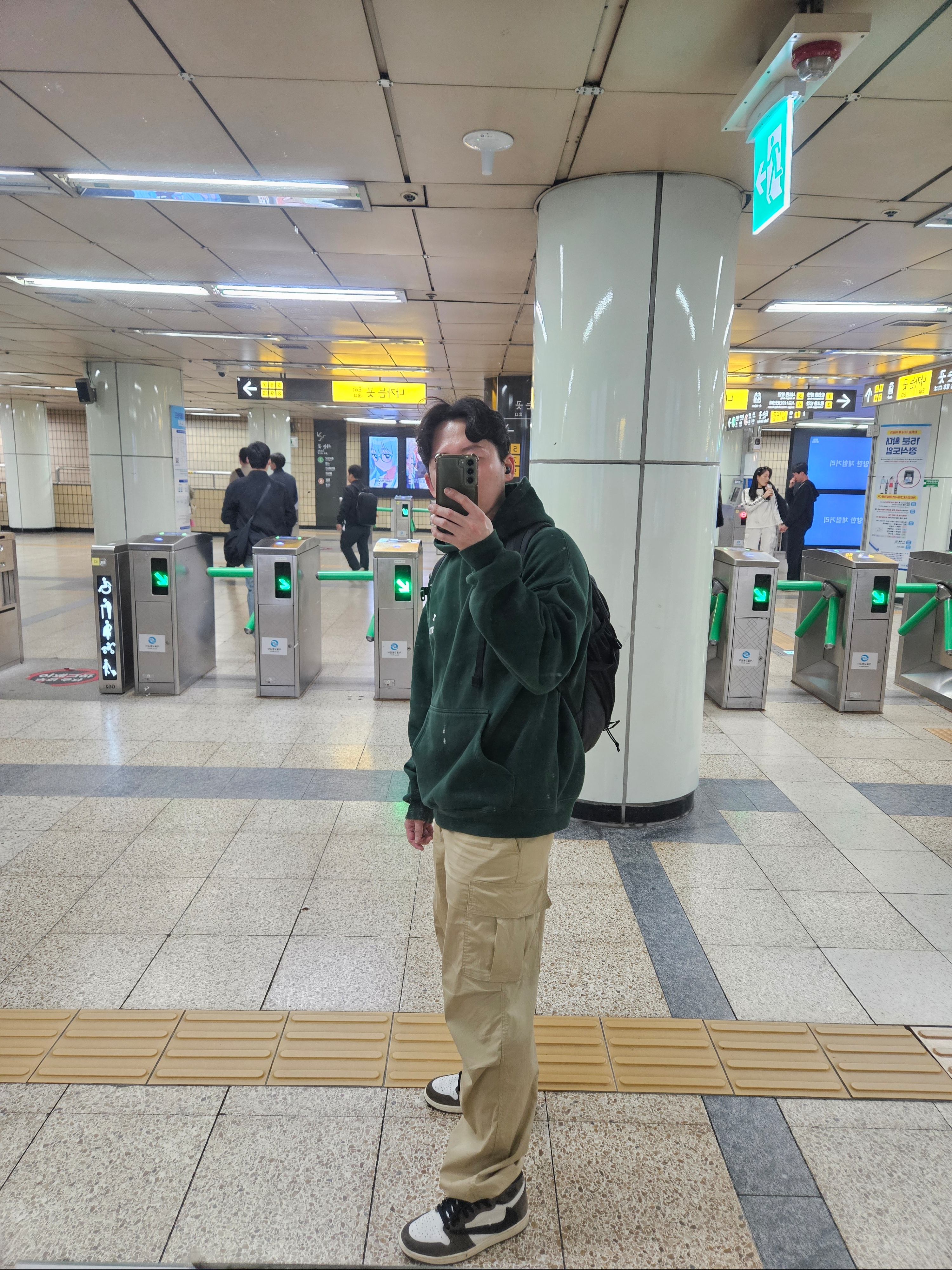 IAB Studio Hoodie Deep Green, Jordan 1 x Travis Scott Retro High OG SP Mocha 착용 스타일