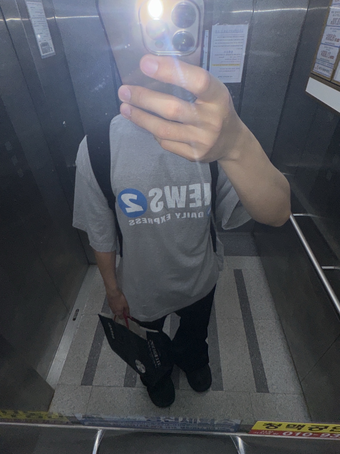Nonnod Puckering News T-shirt Vintage grey, Nonnod Double Pocket Cargo Pants Vintage Black 착용 스타일 - 3