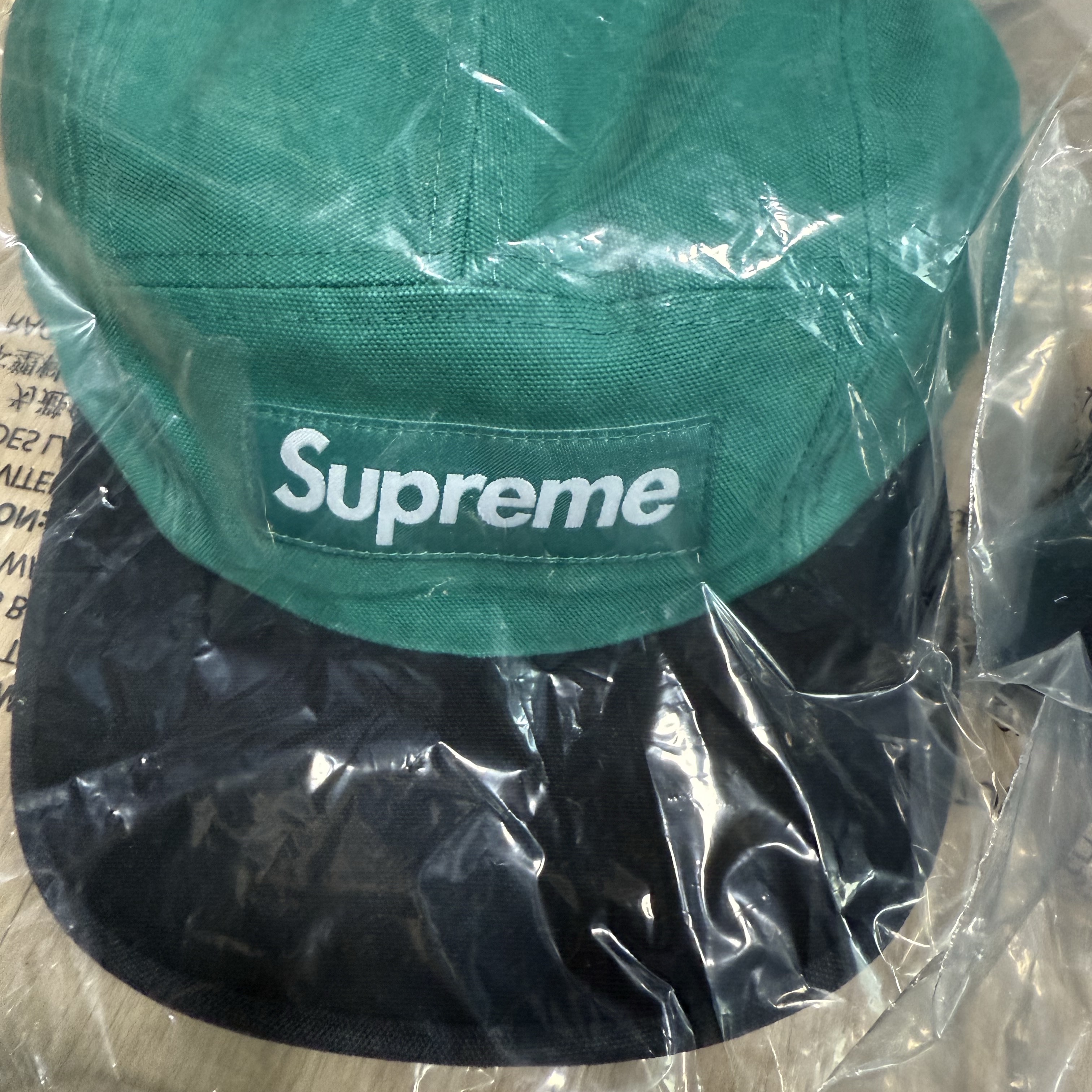 Supreme Ventile Camp Cap Coral - 25SS, Supreme Ventile Camp Cap Black - 25SS 착용 스타일 - 2