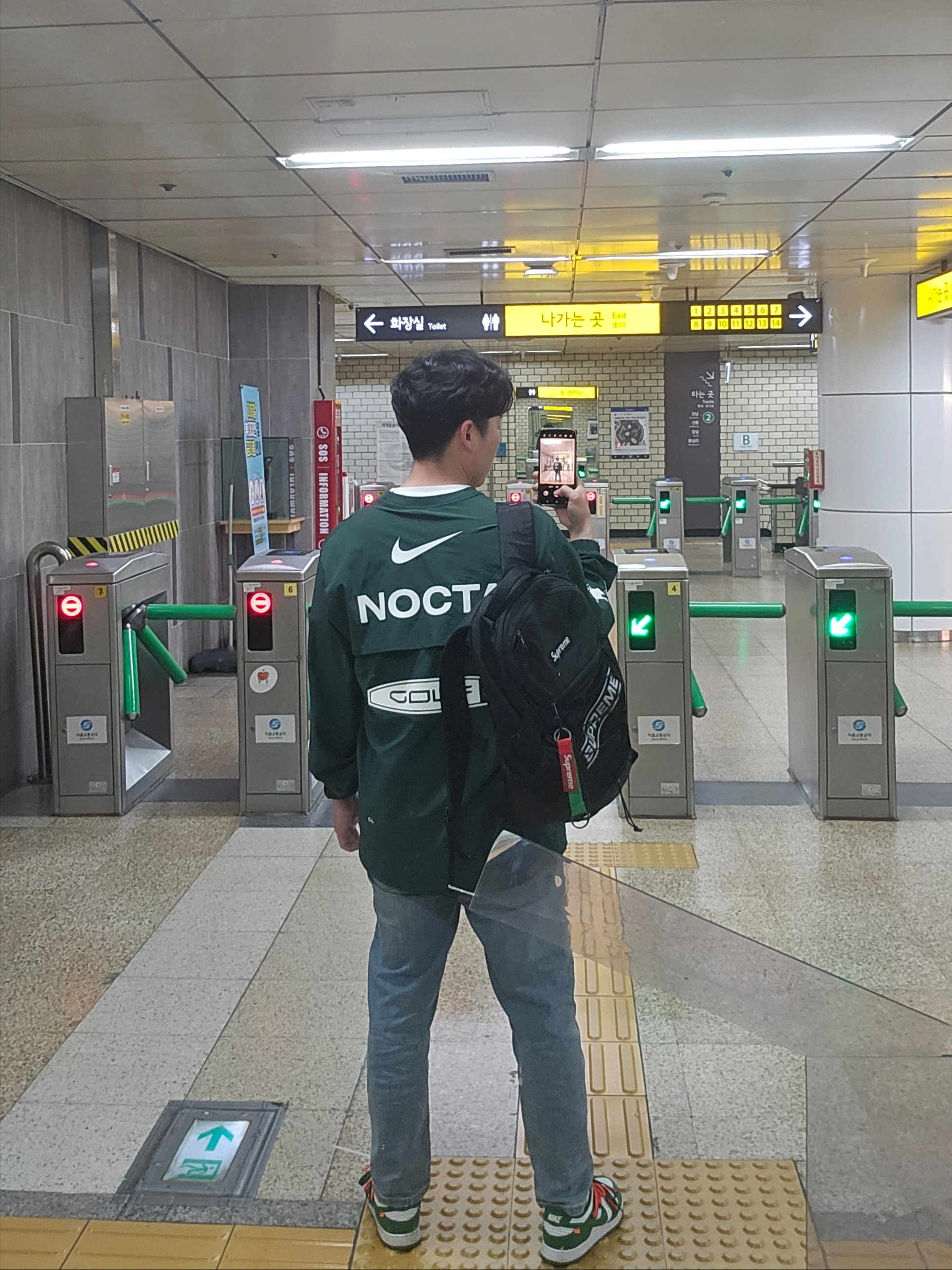 Nike x Drake Nocta Golf Crewneck Top Green - US/EU, Supreme Backpack Black - 23FW 착용 스타일