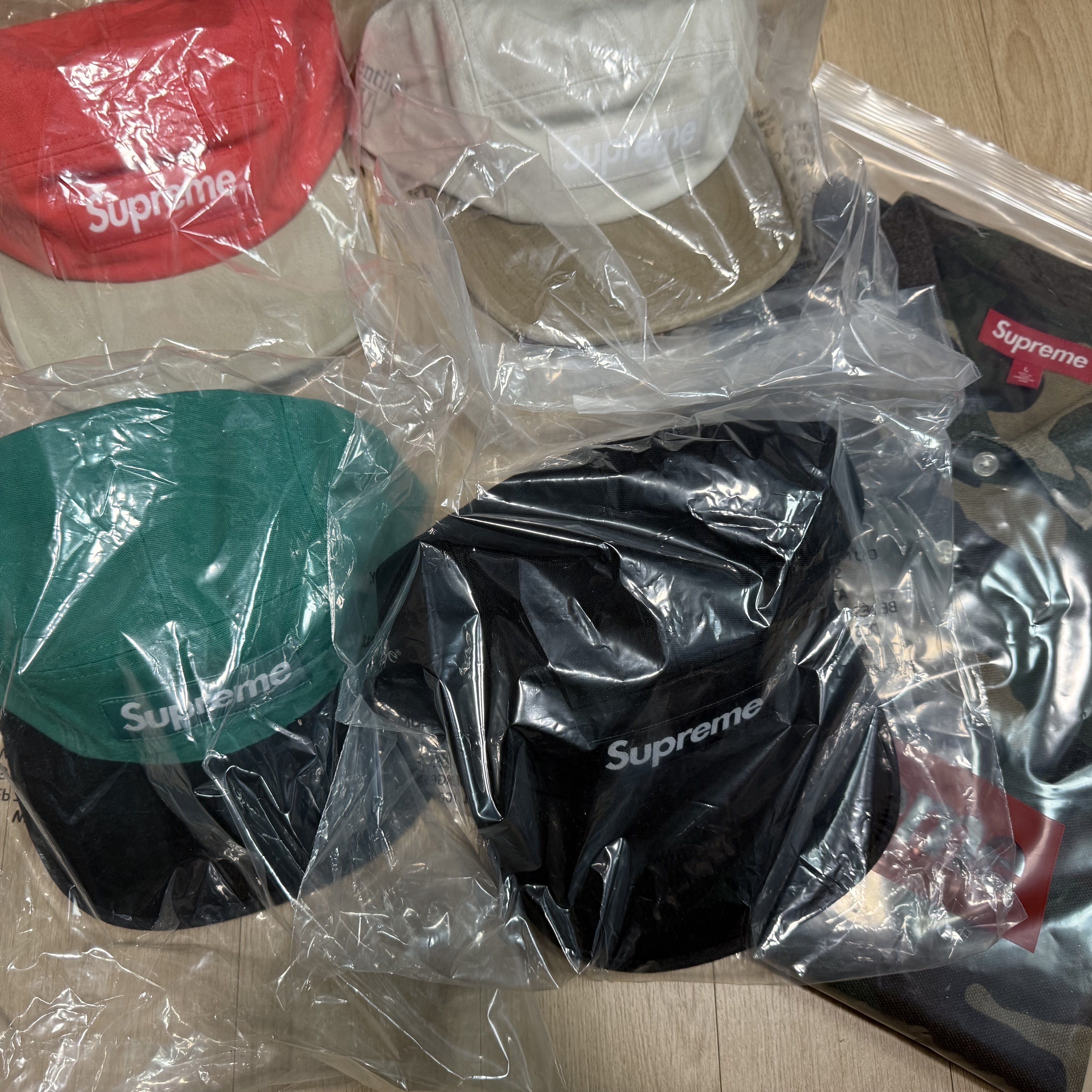 Supreme Ventile Camp Cap Coral - 25SS, Supreme Ventile Camp Cap Black - 25SS 착용 스타일 - 1