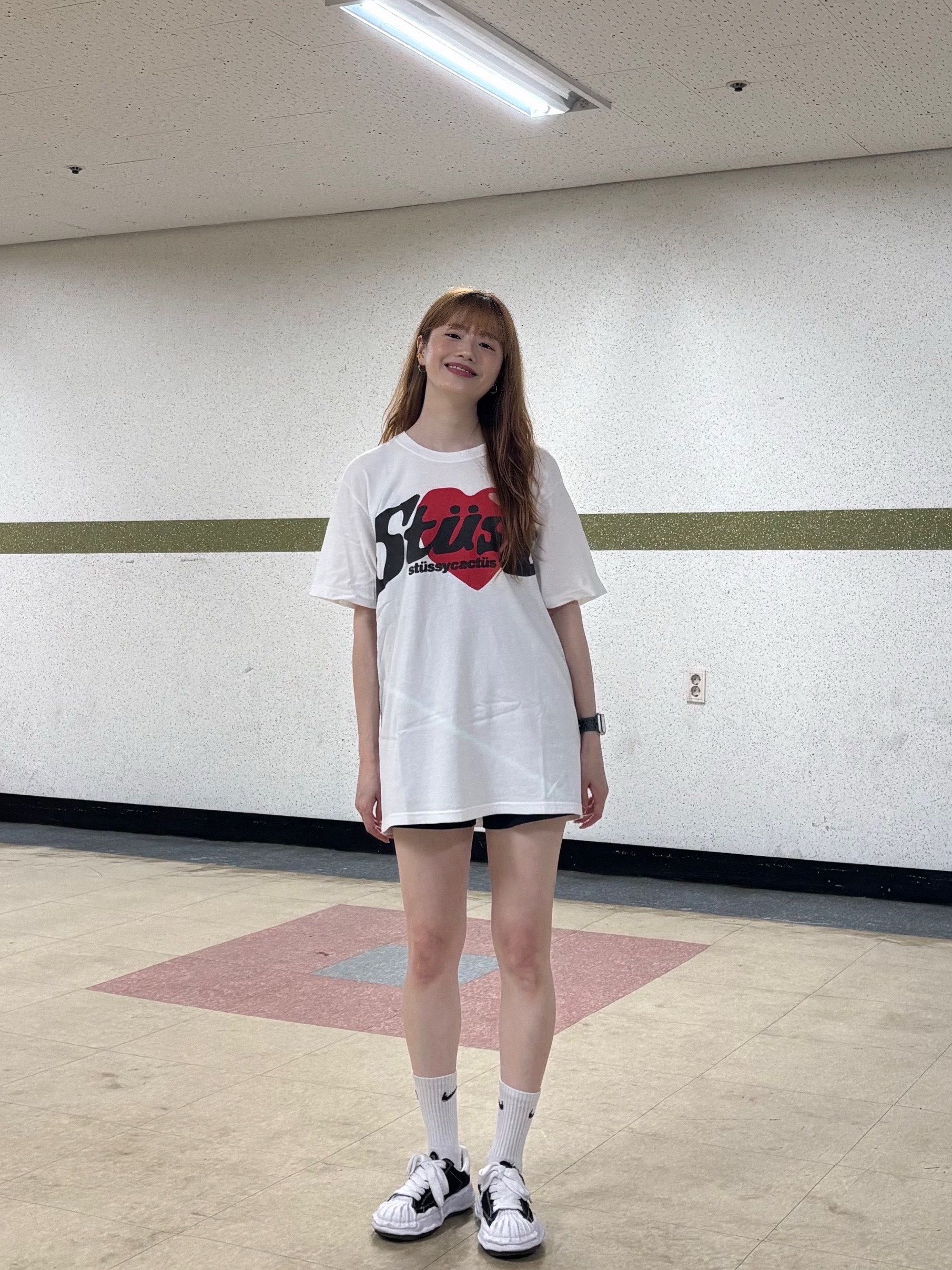Stussy x Cactus Plant Flea Market Heart T-Shirt, Maison Mihara Yasuhiro Blakey OG Sole Canvas Low-top Sneakers Black White 착용 스타일 - 1
