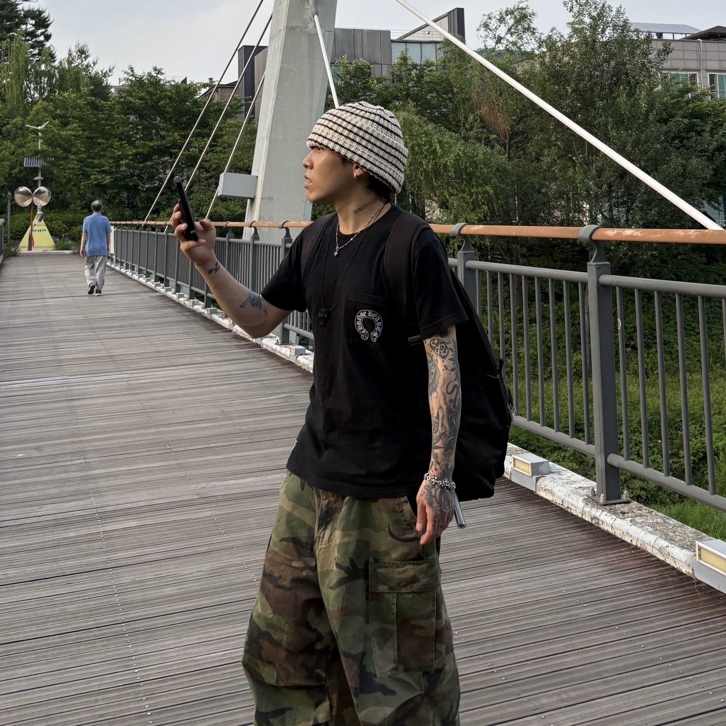 Chrome Hearts Silichrome CH Cross Pendant Black 2022/2023/2025, NOD Stone Washed Cargo Pants Camo 착용 스타일