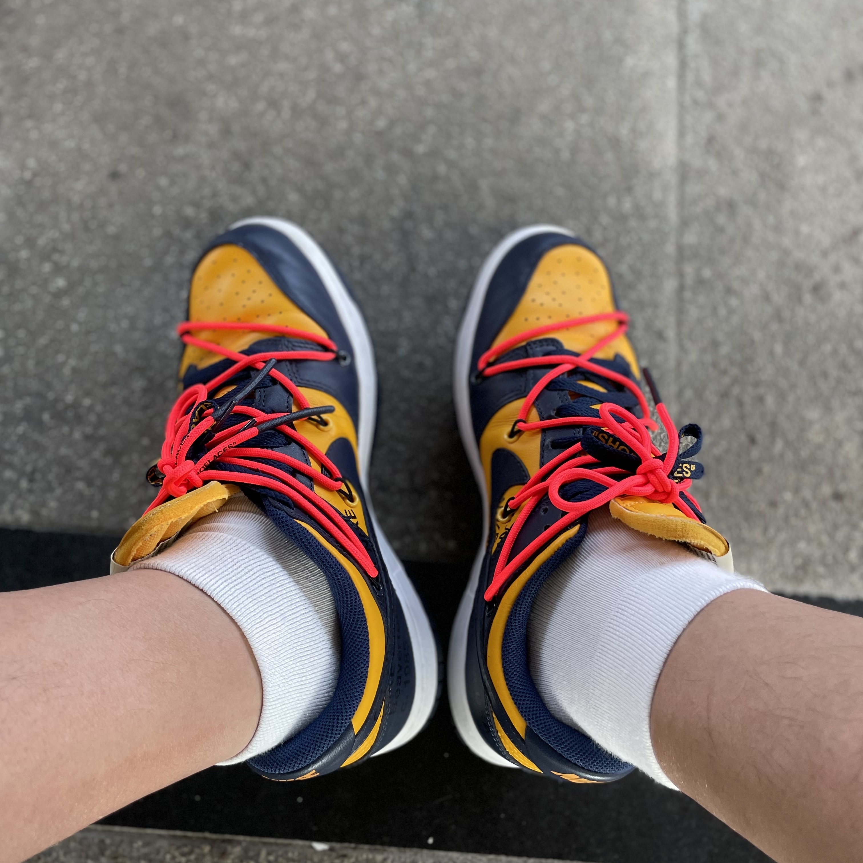 Nike x Off-White Dunk Low University Gold Midnight Navy 착용 스타일