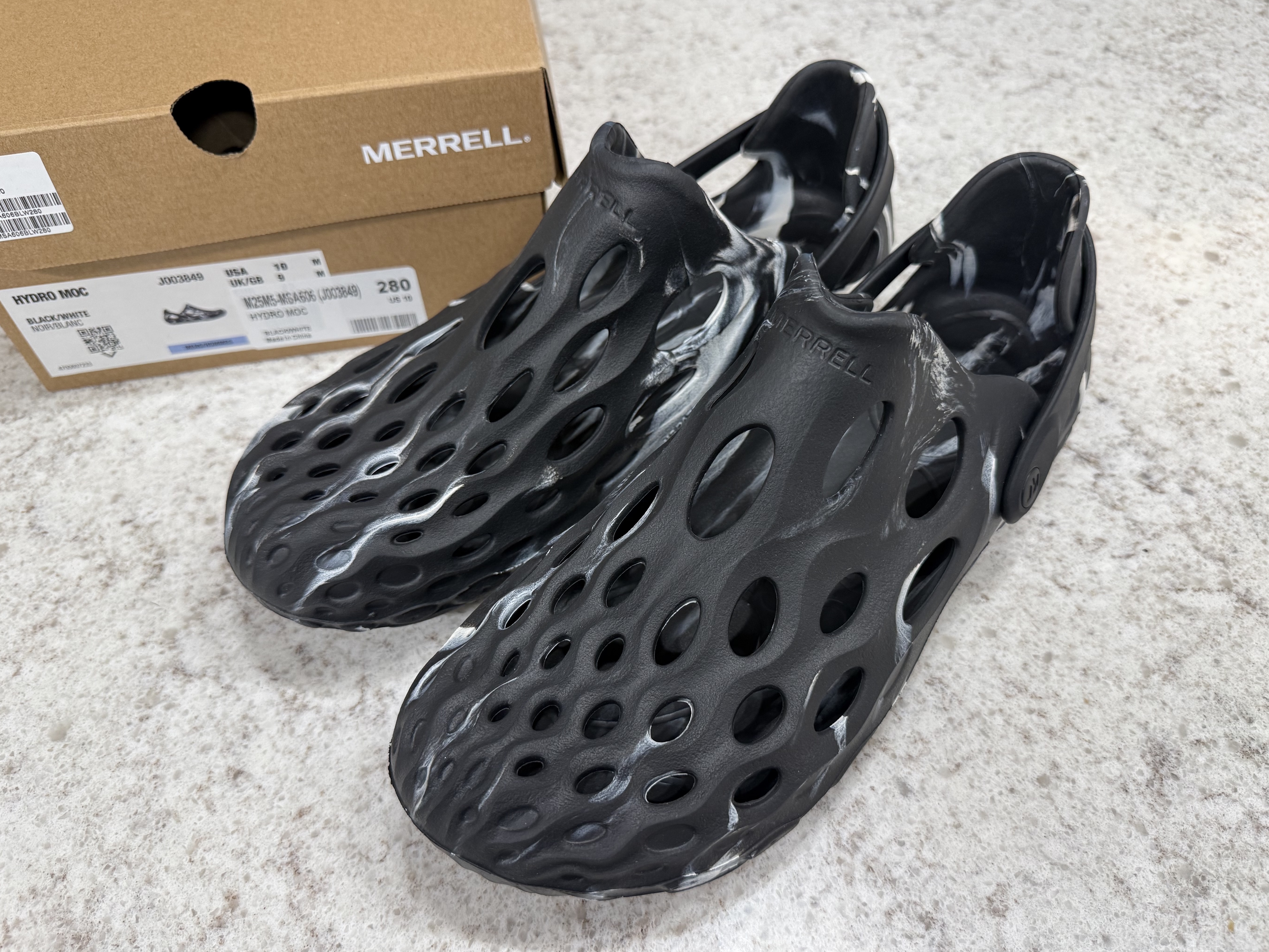 Merrell Hydro Moc Black White 착용 스타일 - 1