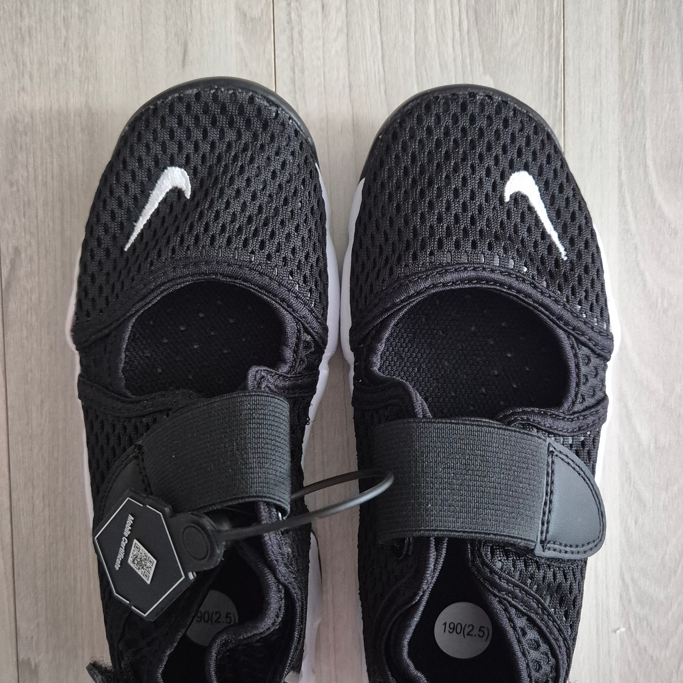 (GS/PS) Nike Air Rift Black White 착용 스타일 - 1