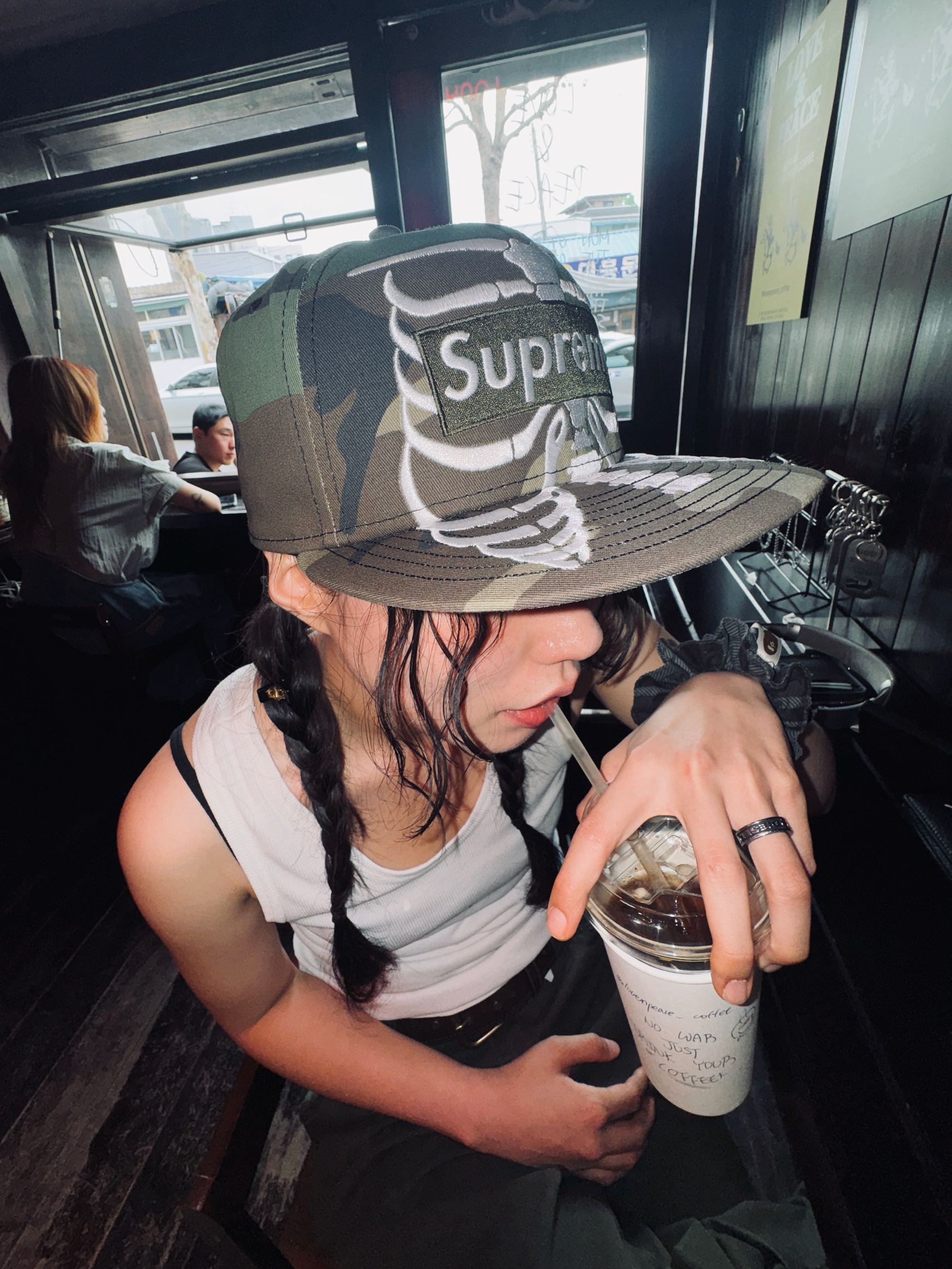 Supreme Bones Box Logo New Era Woodland Camo - 25SS, Nike x Supreme Air Force 1 Mid White 착용 스타일 - 1