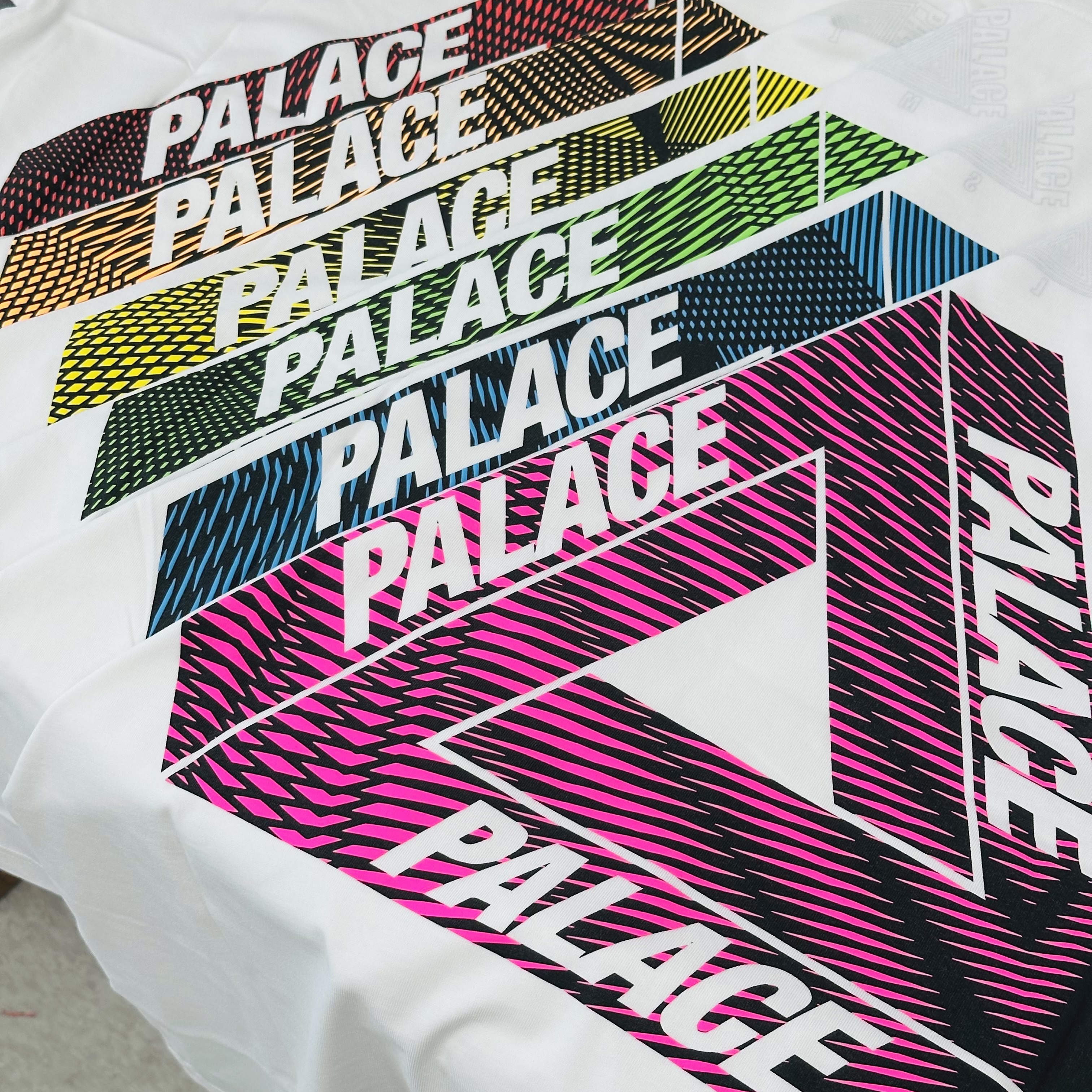 Palace Tri-Vex T-Shirt White Blue - 25SS, Palace Tri-Vex T-Shirt White Red - 25SS 착용 스타일