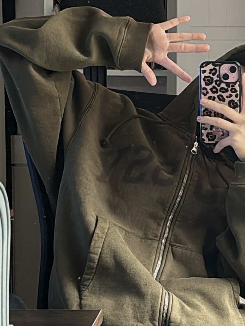 Stussy Faded Graphic Zip Hoodie Olive 착용 스타일