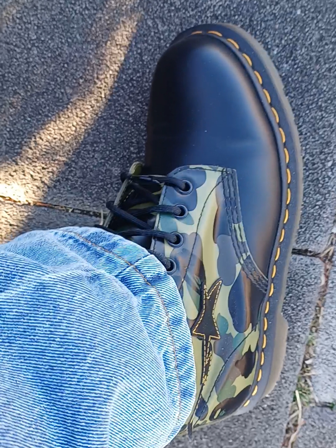 Dr. Martens x BAPE 1460 Zip Camo 착용 스타일