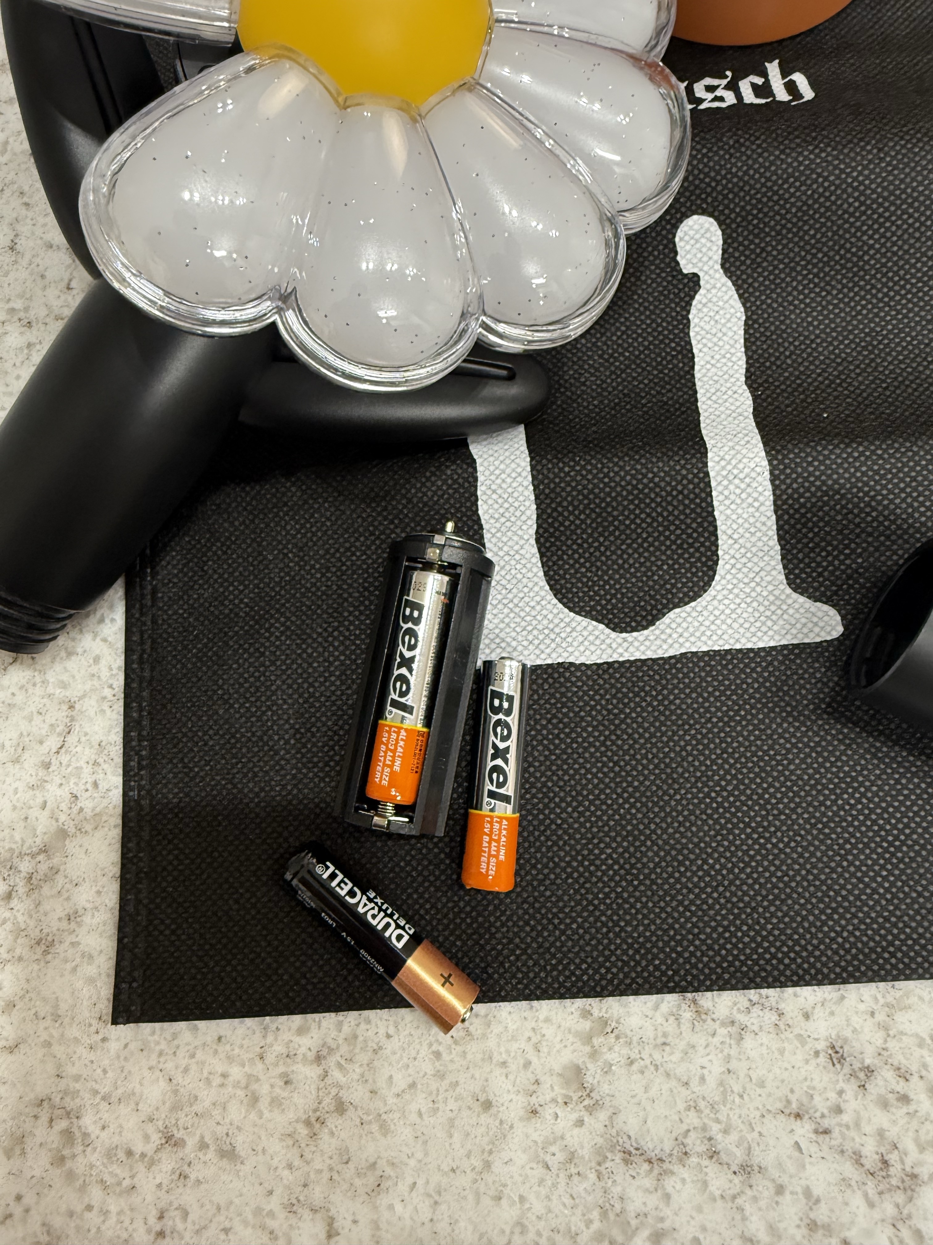G-DRAGON Ubermensch Official Light Stick, G-DRAGON Ubermensch Official Light Stick Cradle 착용 스타일 - 9