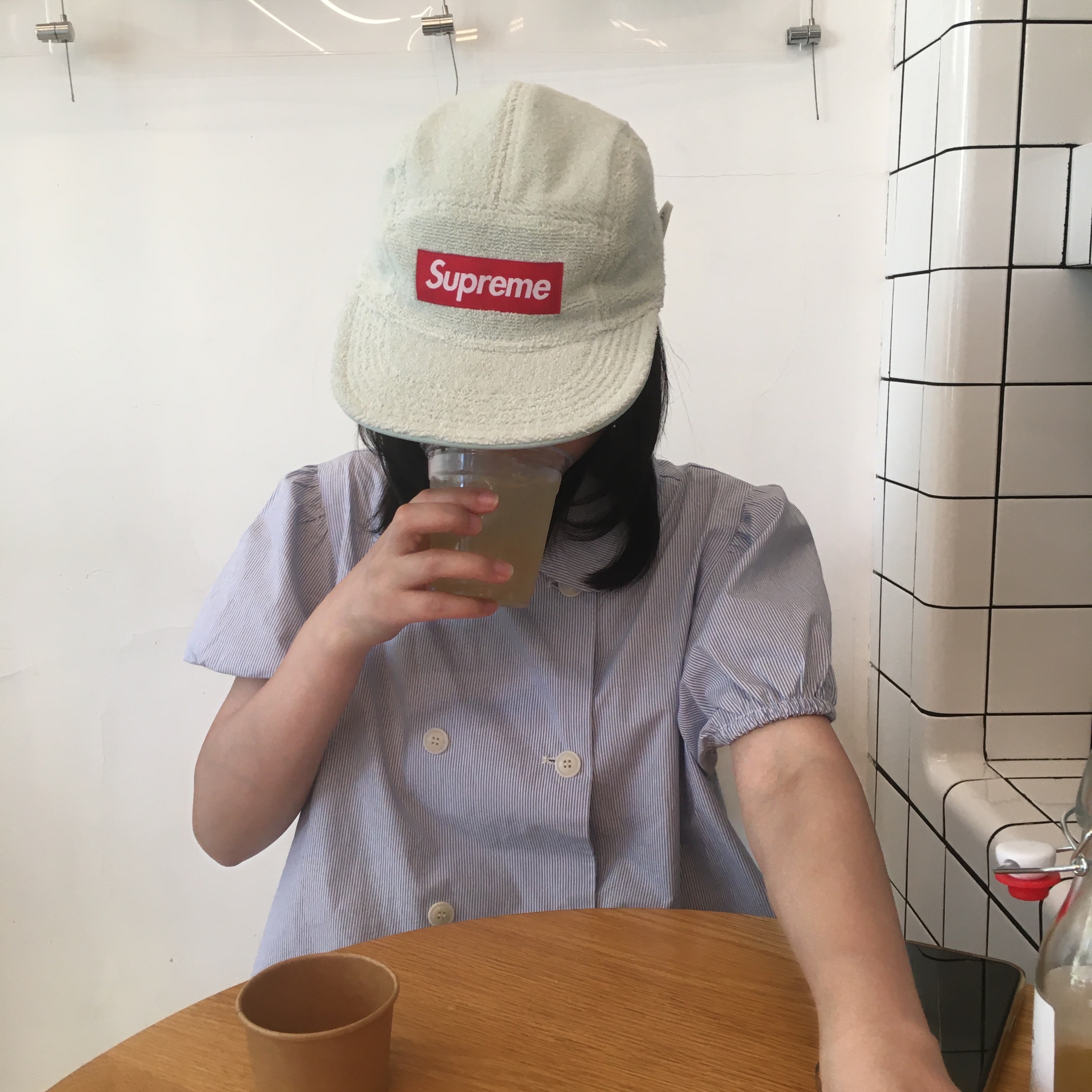 Supreme Reversible Terry Camp Cap White - 25SS, Salomon x Comme des Garcons RX Marie Jeanne Platform Black 착용 스타일 - 1