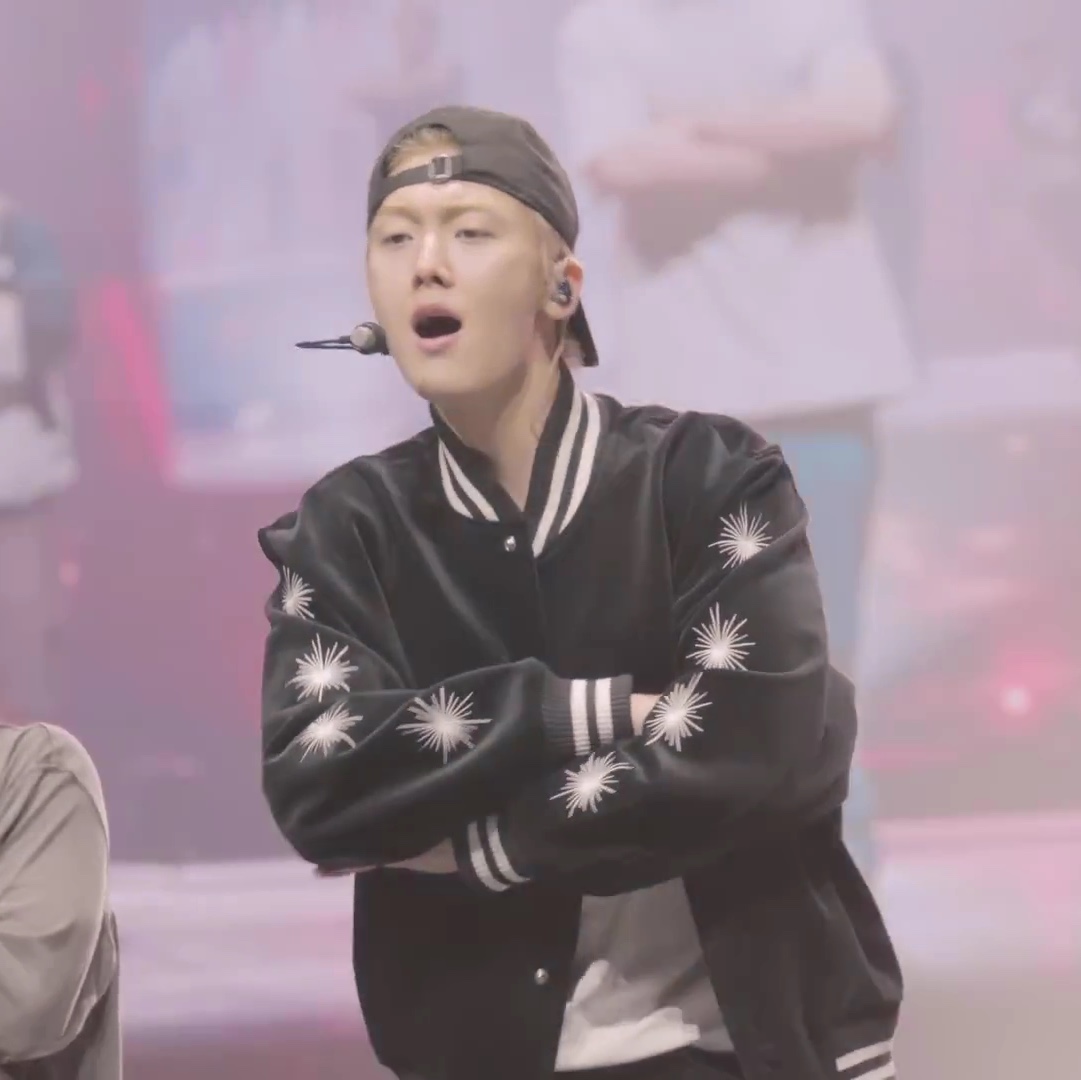 STU Embroidery Velvet Varsity Black 착용 스타일 - 1