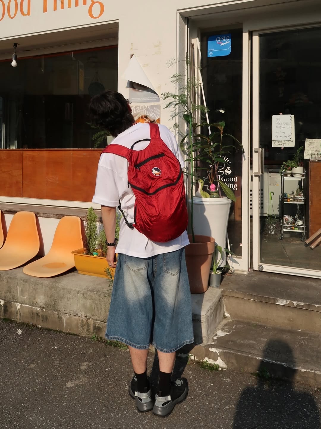 Ticket To The Moon Backpack Plus 25L Burgundy 착용 스타일