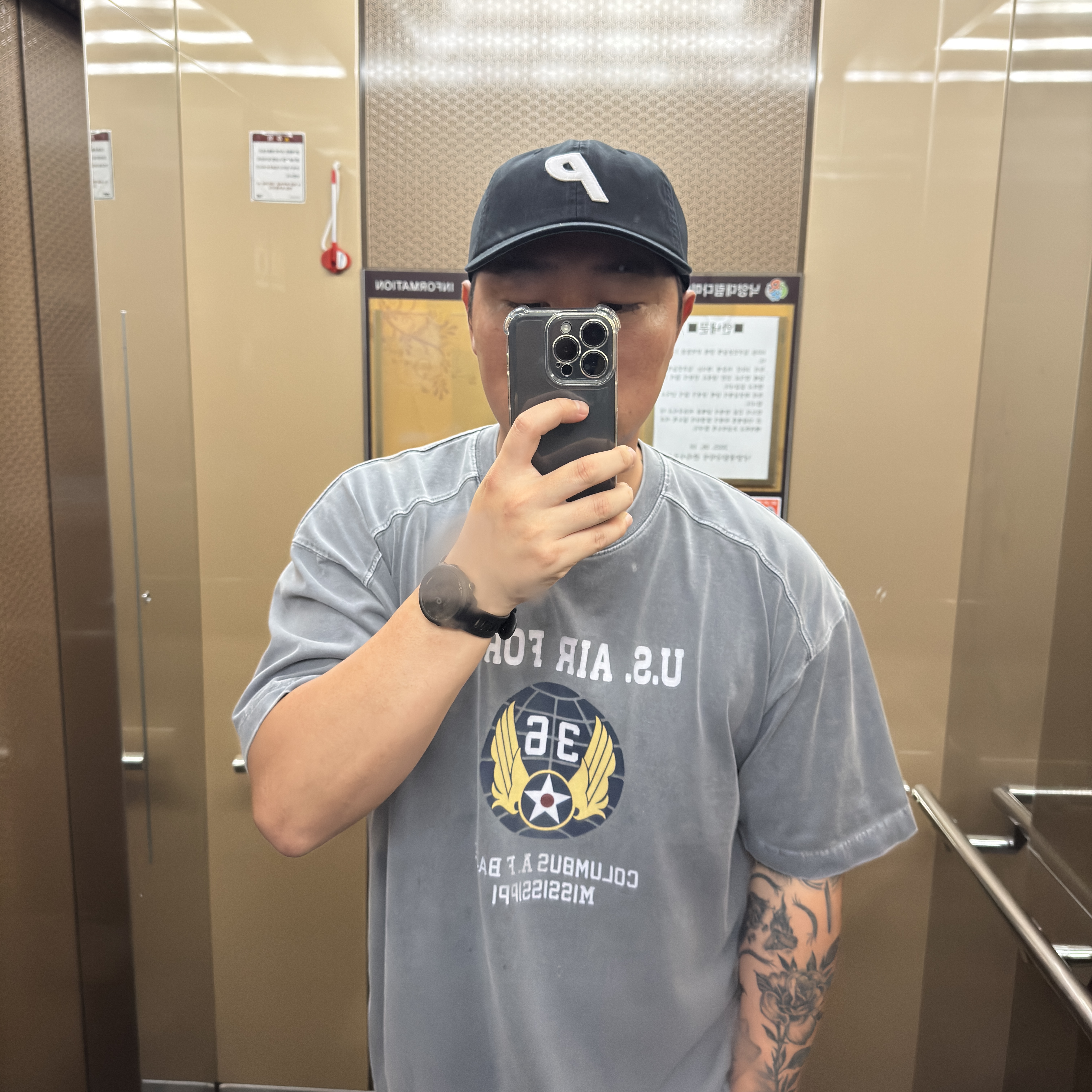 Palace P 6-Panel Black 착용 스타일