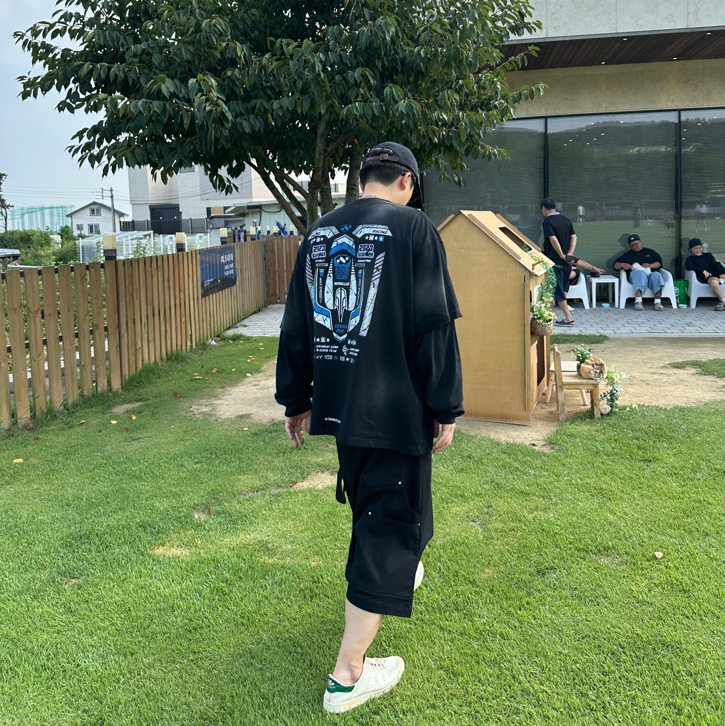 Nonnod Grandprix T-shirt Washed Black, Nonnod Alpine Carpenter Shorts Black 착용 스타일 - 2