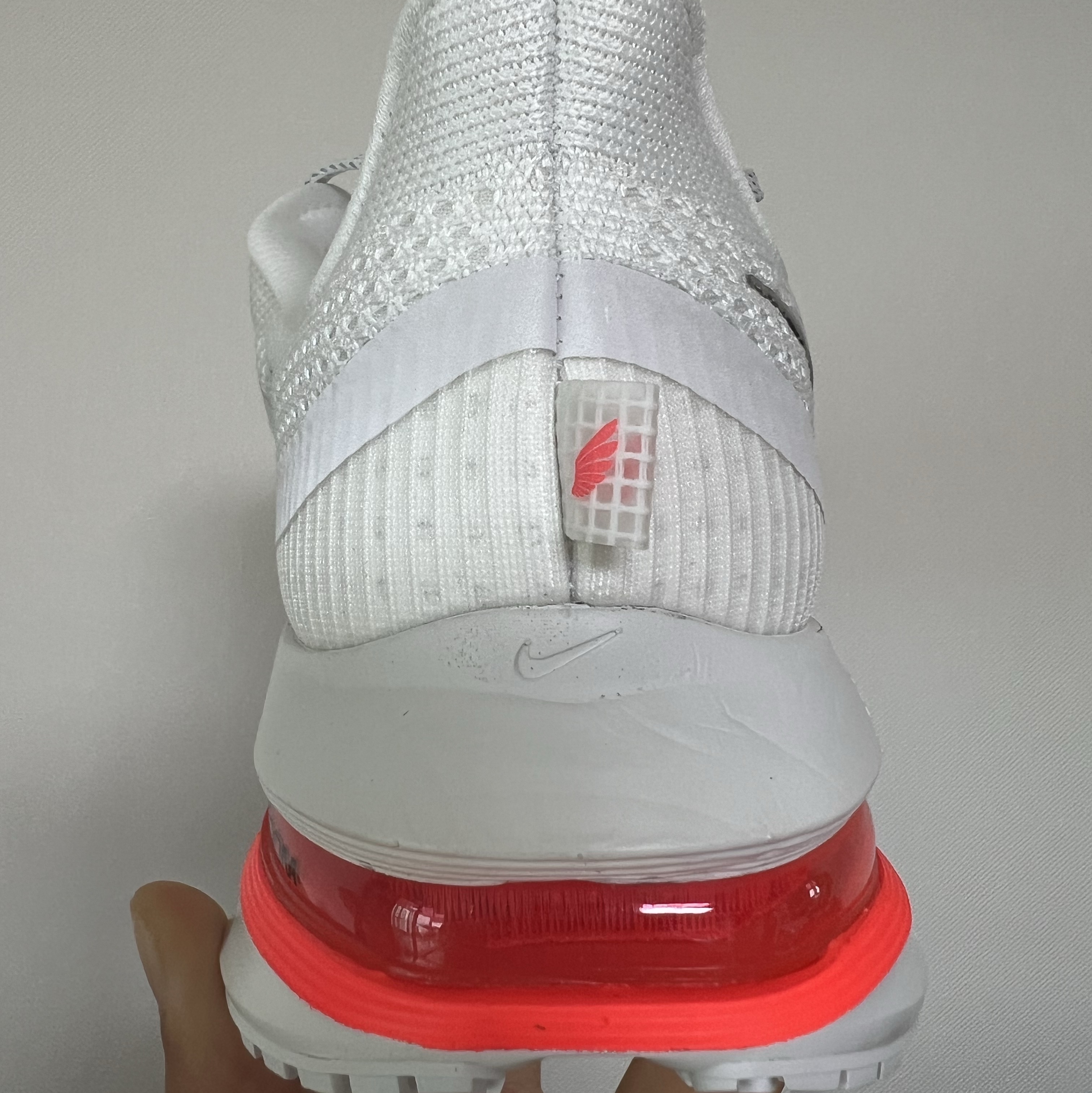 Nike Pegasus Premium Summit White Bright Crimson 착용 스타일 - 3