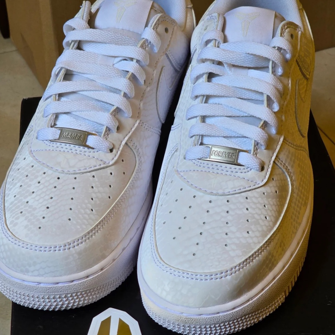Nike x Kobe Bryant Air Force 1 Low Triple White 착용 스타일 - 3