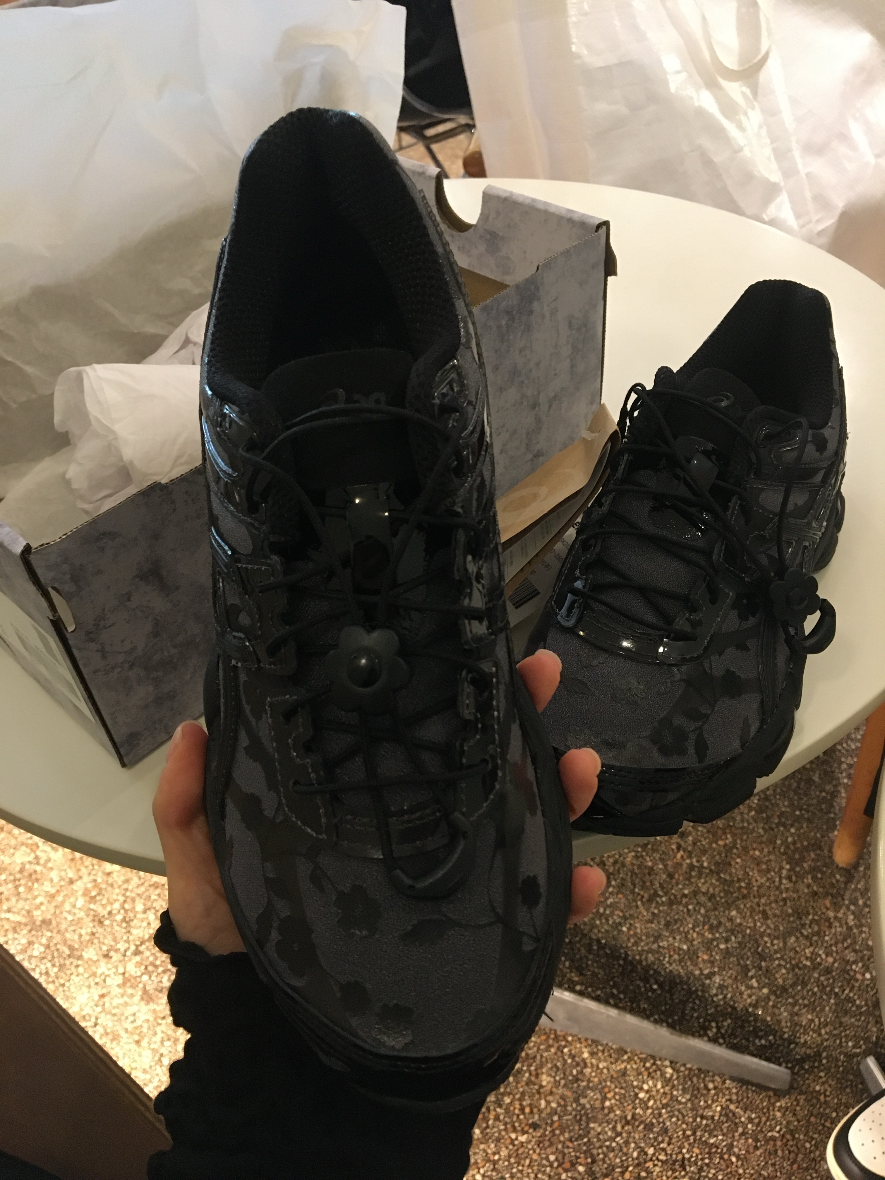 Asics x Cecilie Bahnsen Gel-Cumulus 16 Black 착용 스타일 - 1