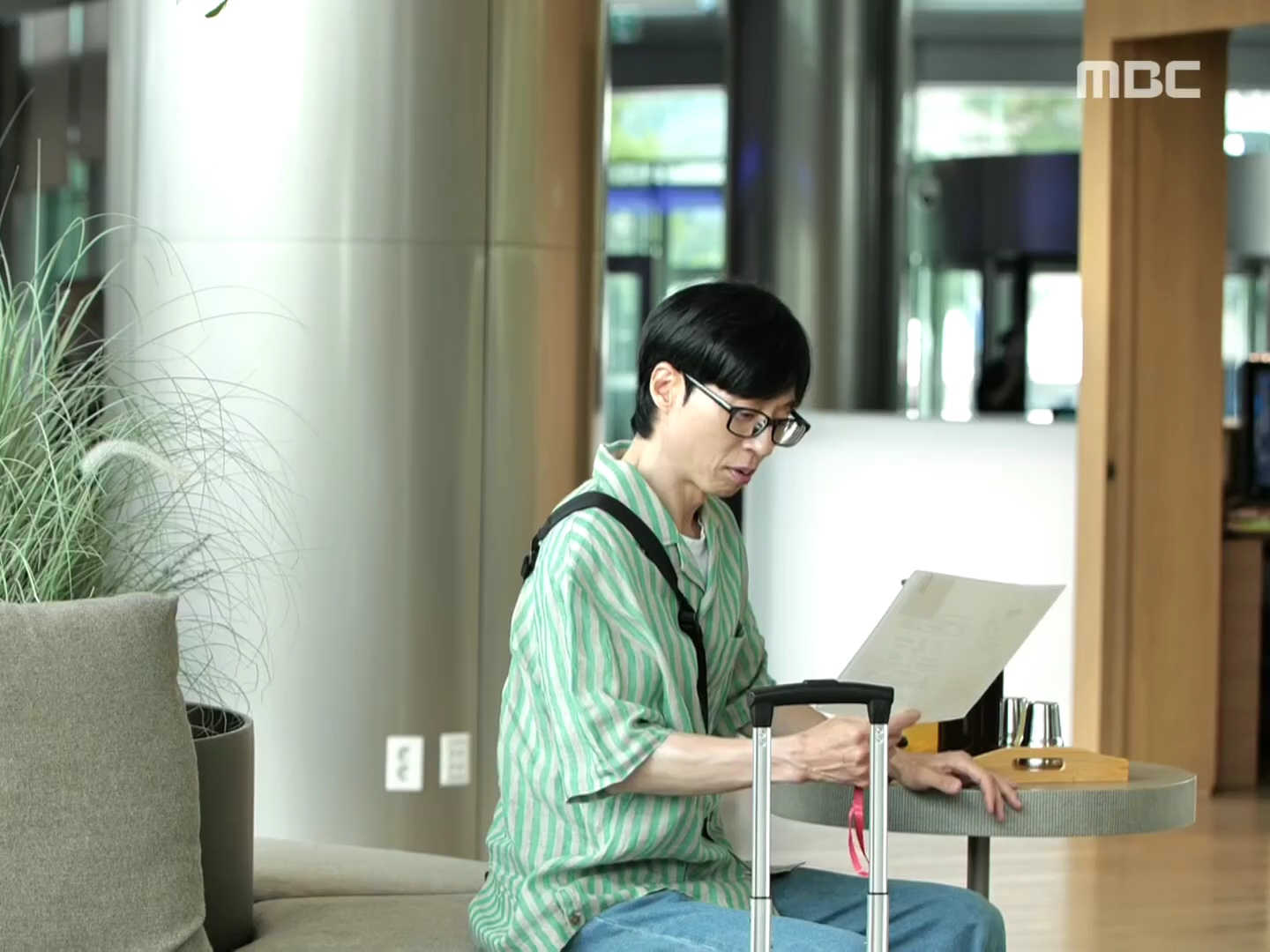 STU Back Raglan Stripe Linen Shirt Green 착용 스타일 - 4
