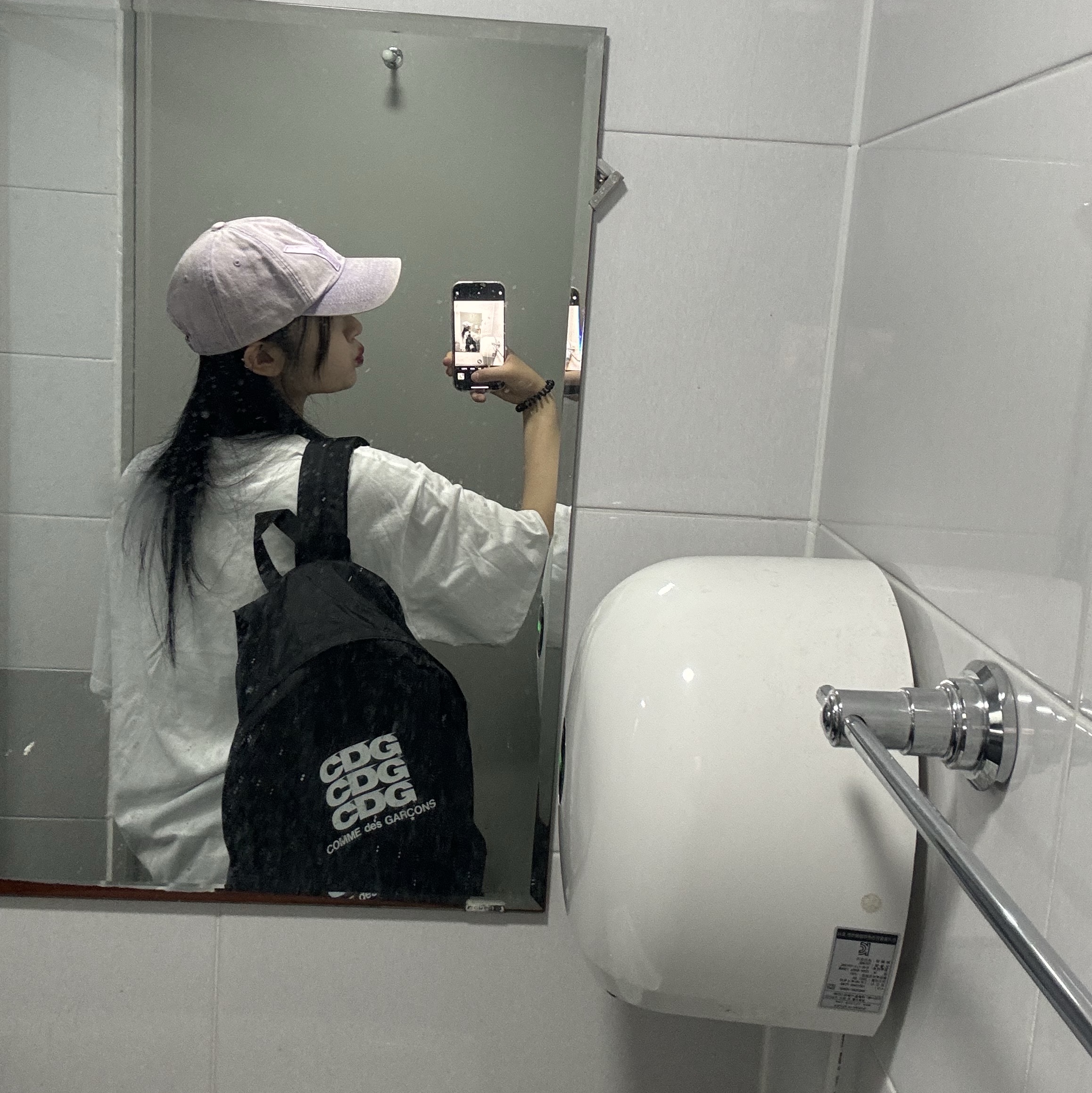 CDG Backpack Black 착용 스타일