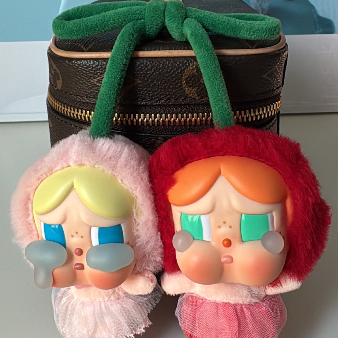 Pop Mart Crybaby Crying For Love Series Vinyl Plush 착용 스타일