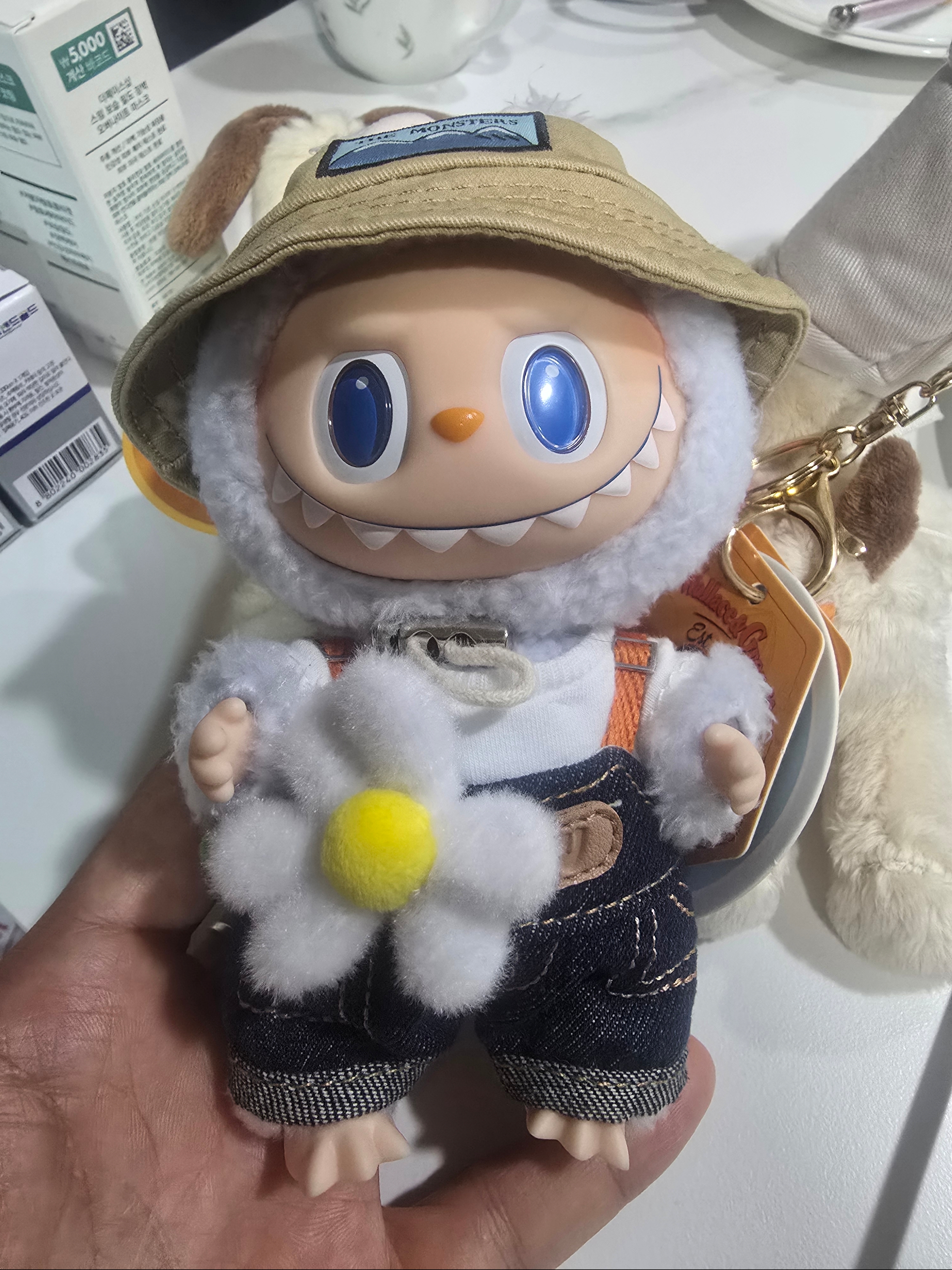 Pop Mart Fall In Wild Labubu Series Toy Keyring 착용 스타일