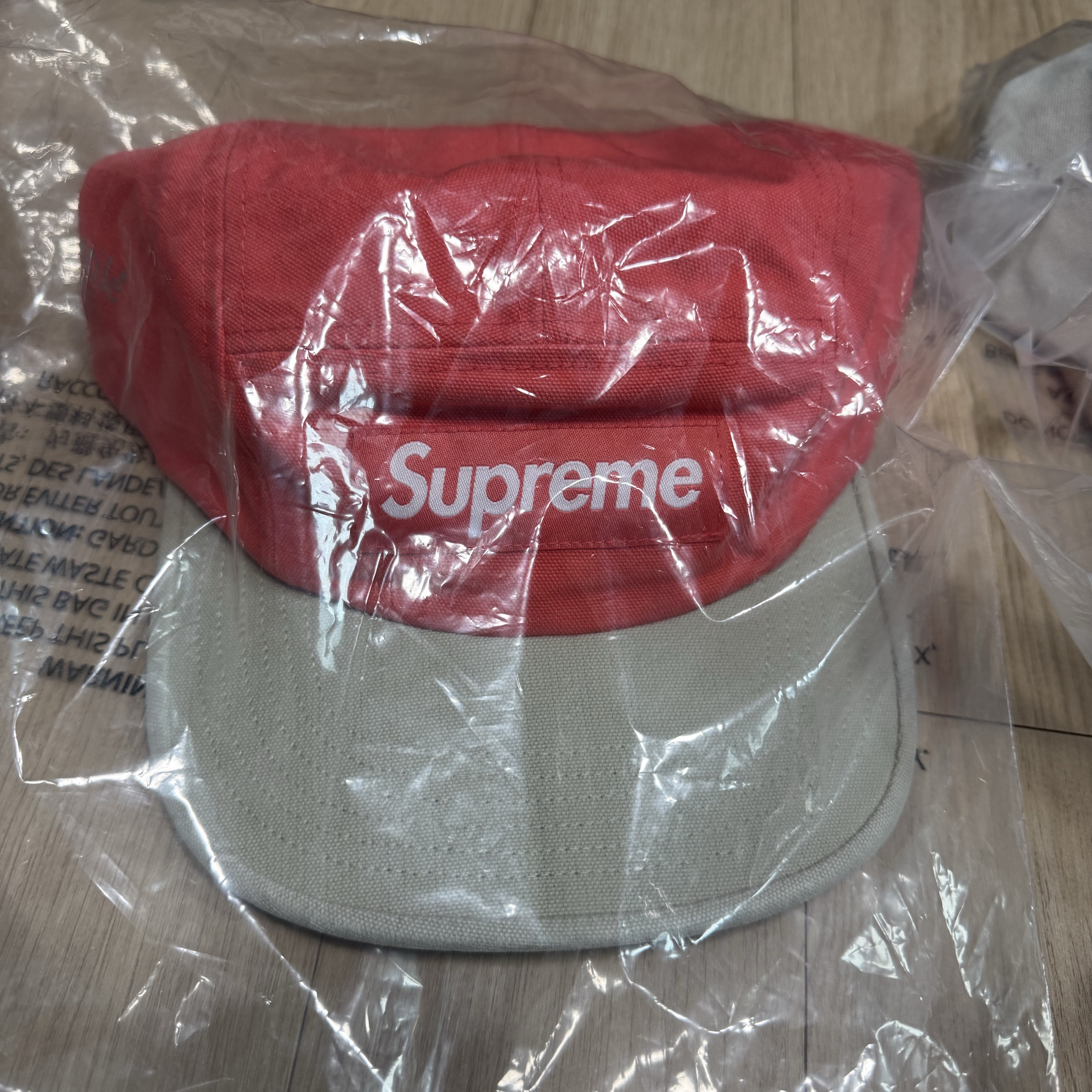 Supreme Ventile Camp Cap Coral - 25SS, Supreme Ventile Camp Cap Black - 25SS 착용 스타일 - 3