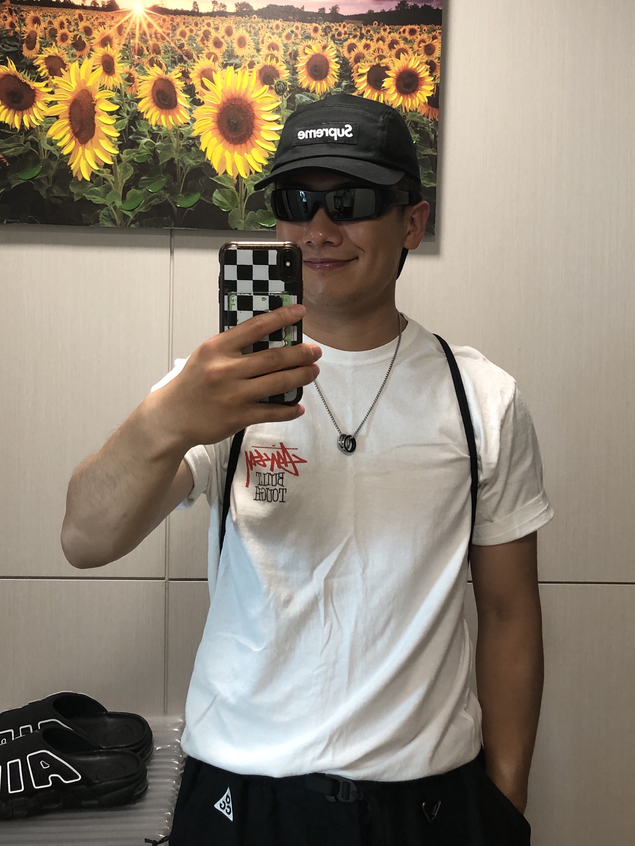 Nike ACG Snowgrass Cargo Shorts Black - Asia, Stussy Built Tough T-Shirt White 착용 스타일 - 2