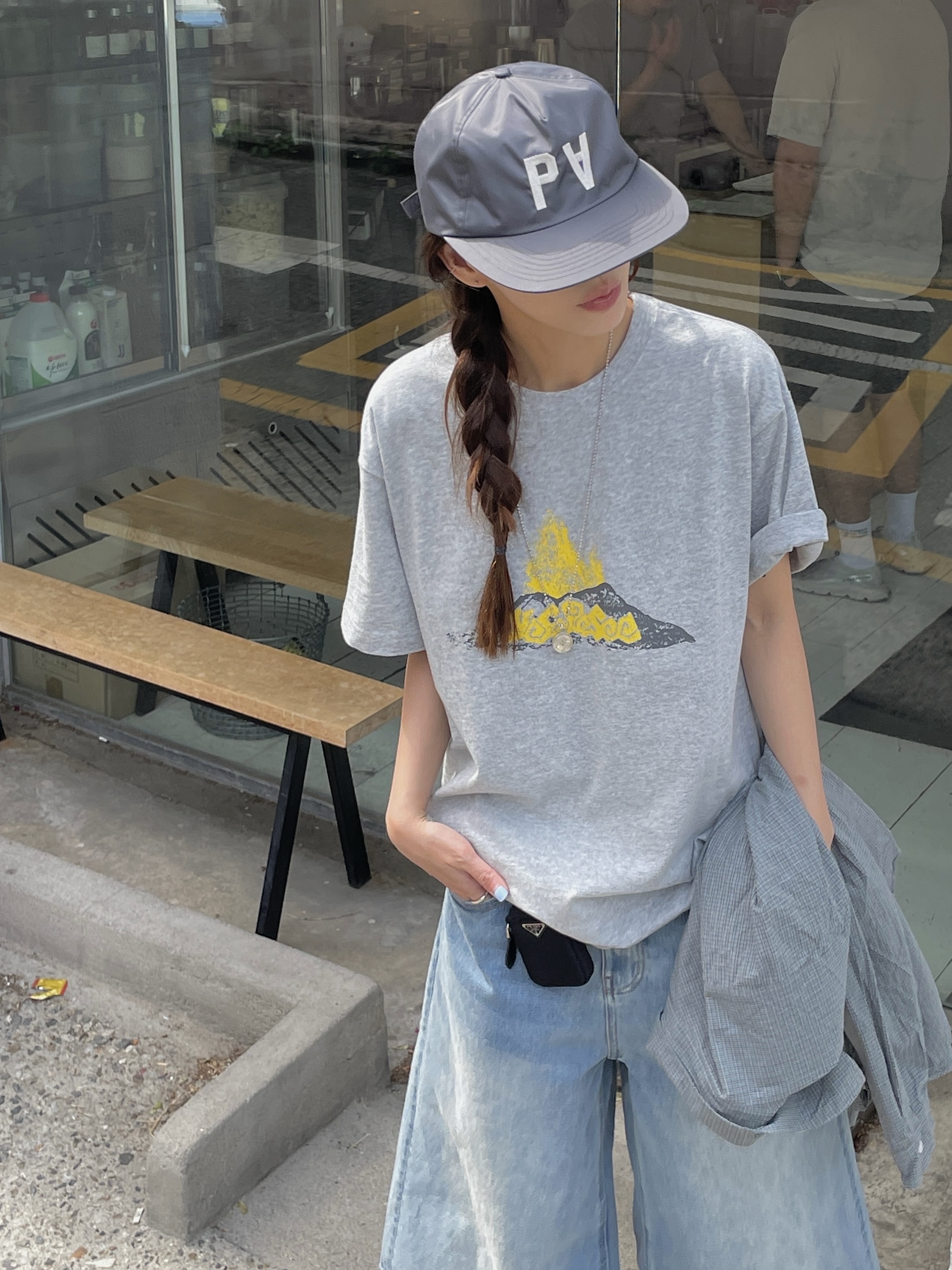 Roa Hiking Katharina Sand, YESEYESEE Volcanic Eruption Tee Grey 착용 스타일 - 3