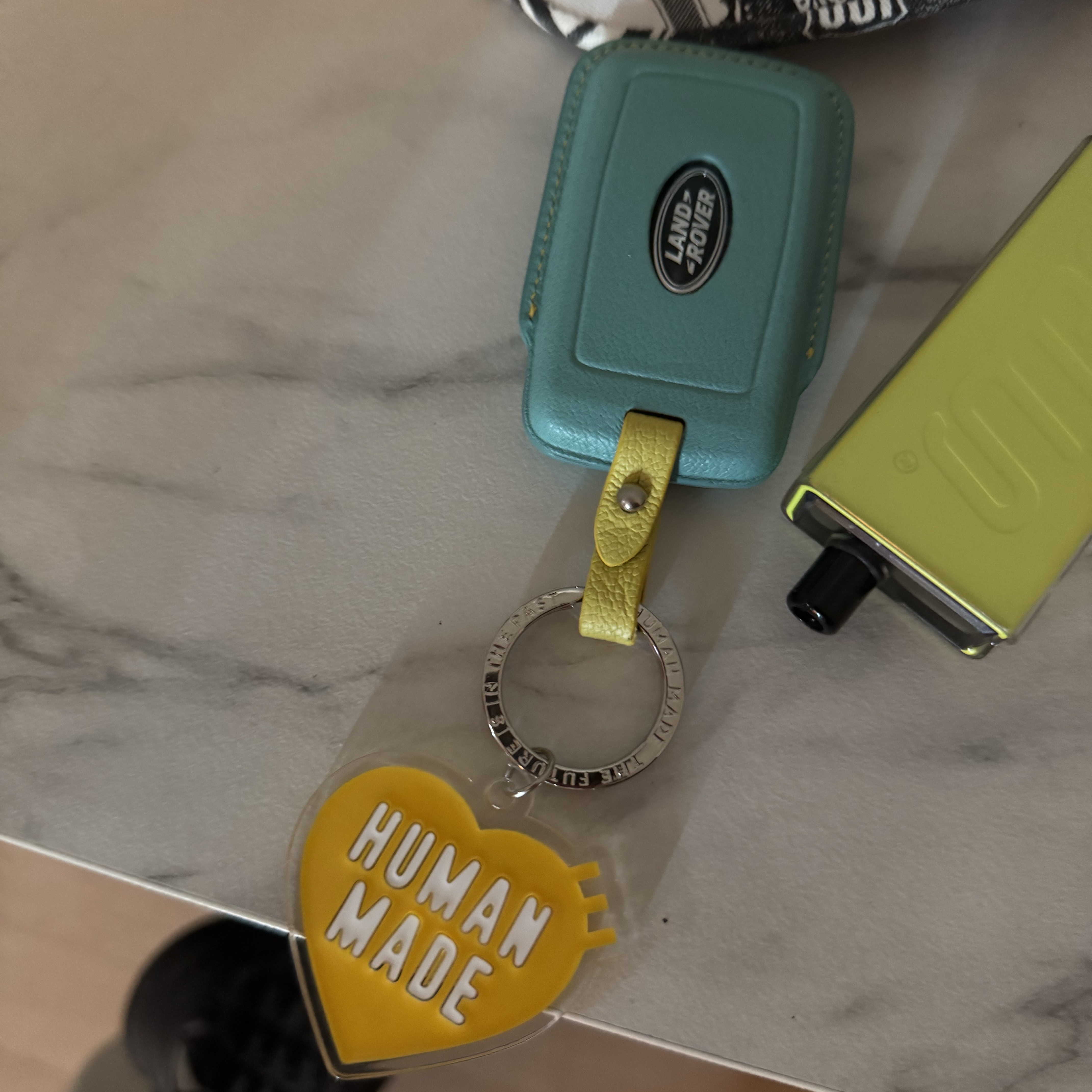 Human Made Acrylic Heart Keyring Yellow 착용 스타일