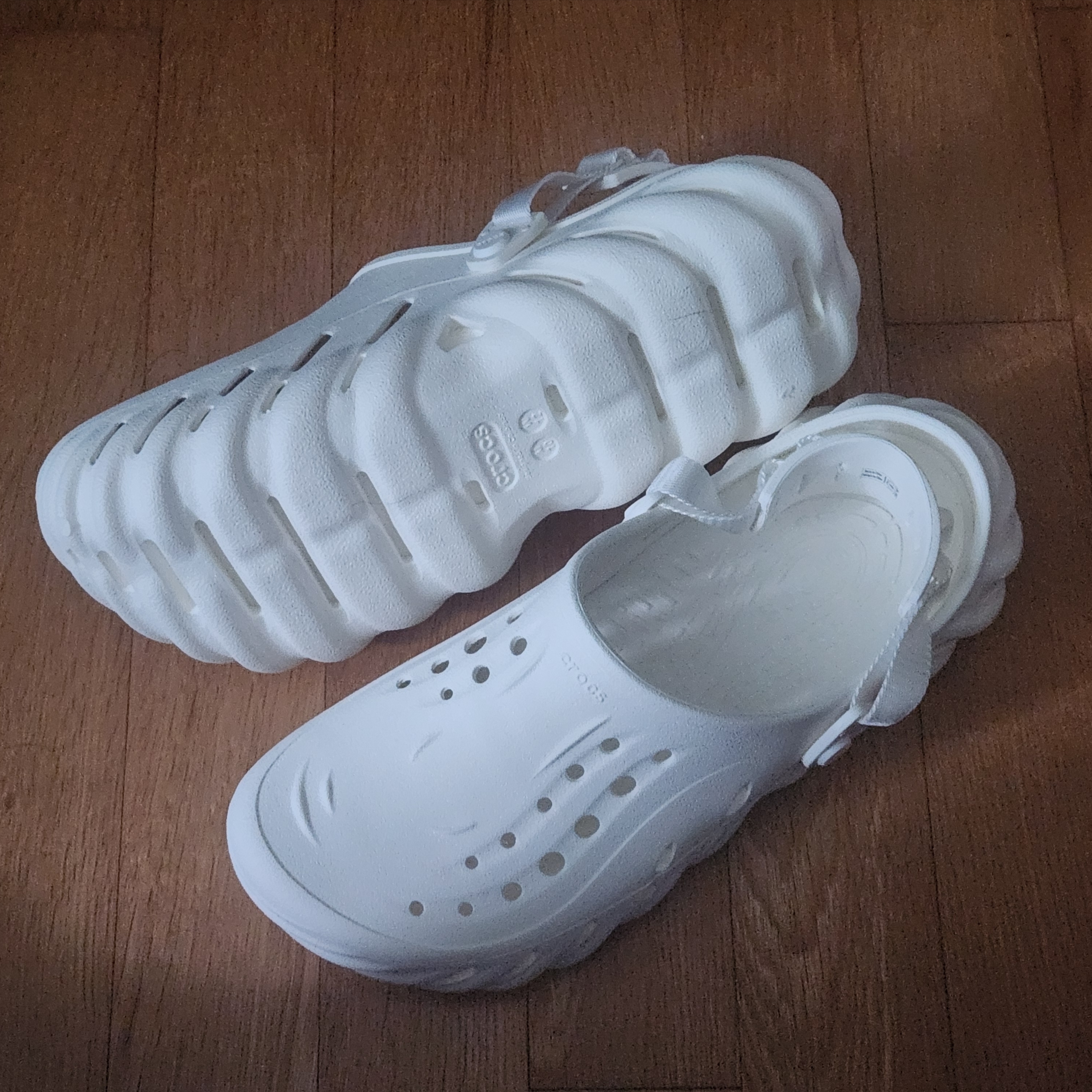 Crocs Echo Clog White 착용 스타일 - 2