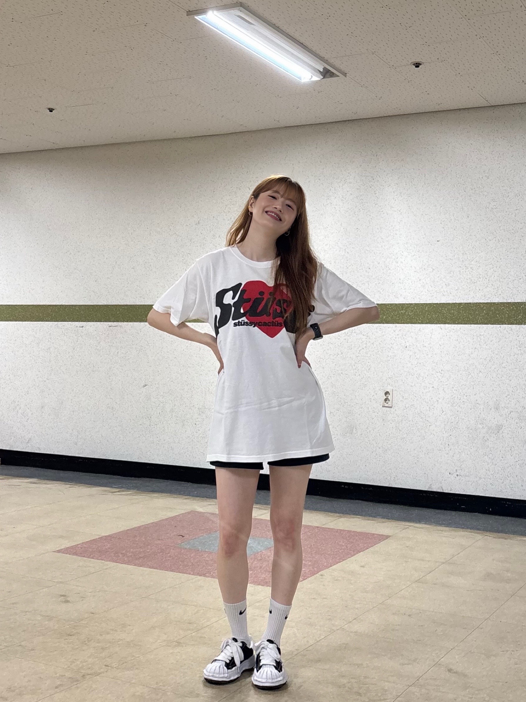 Stussy x Cactus Plant Flea Market Heart T-Shirt, Maison Mihara Yasuhiro Blakey OG Sole Canvas Low-top Sneakers Black White 착용 스타일 - 4