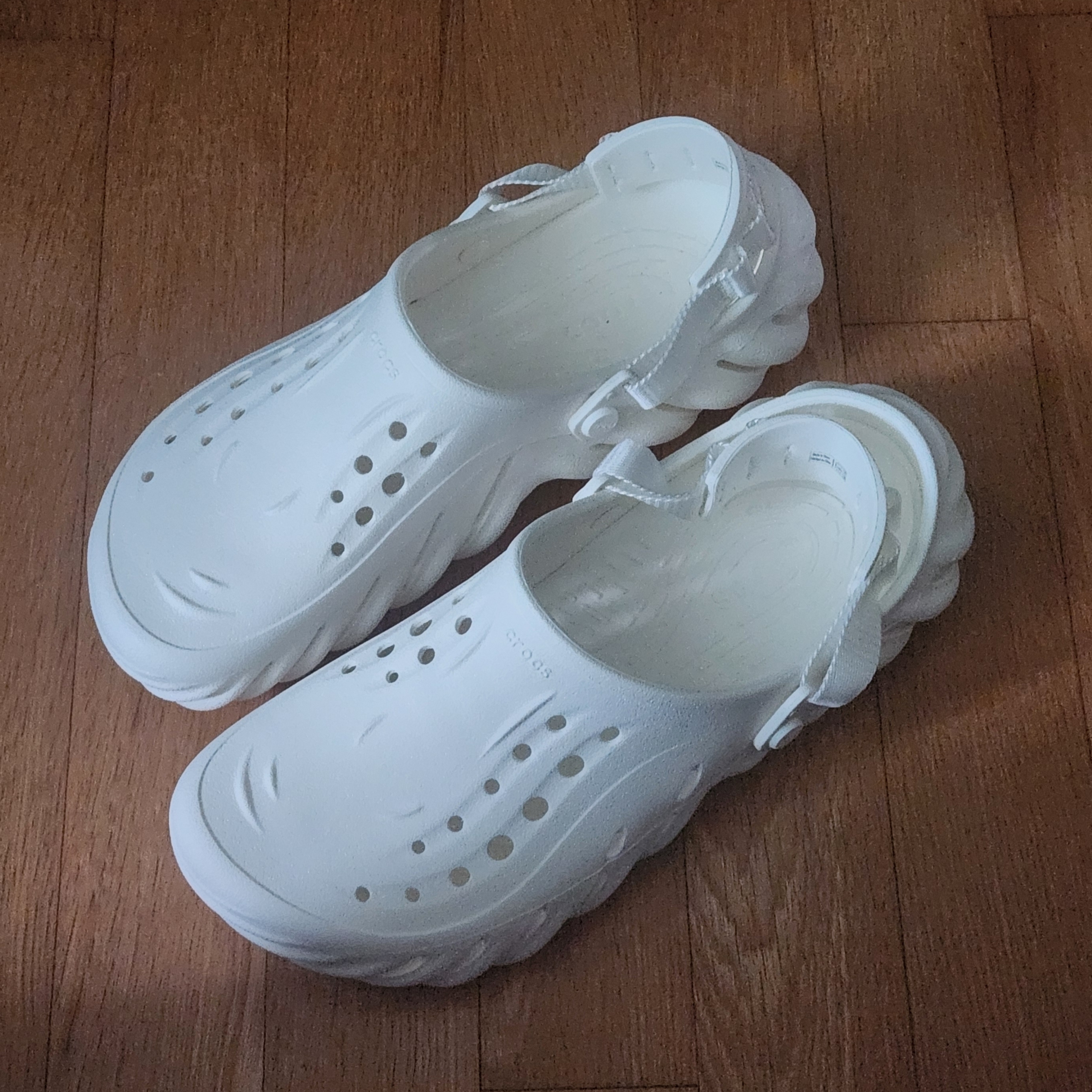 Crocs Echo Clog White 착용 스타일 - 1