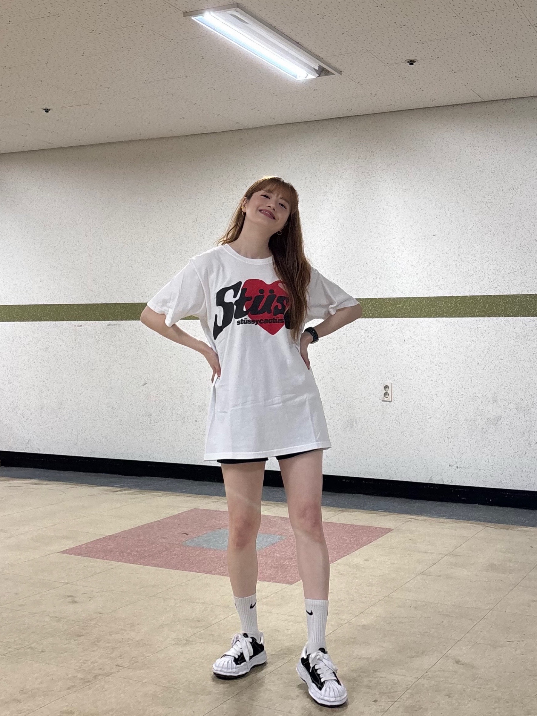 Stussy x Cactus Plant Flea Market Heart T-Shirt, Maison Mihara Yasuhiro Blakey OG Sole Canvas Low-top Sneakers Black White 착용 스타일 - 5