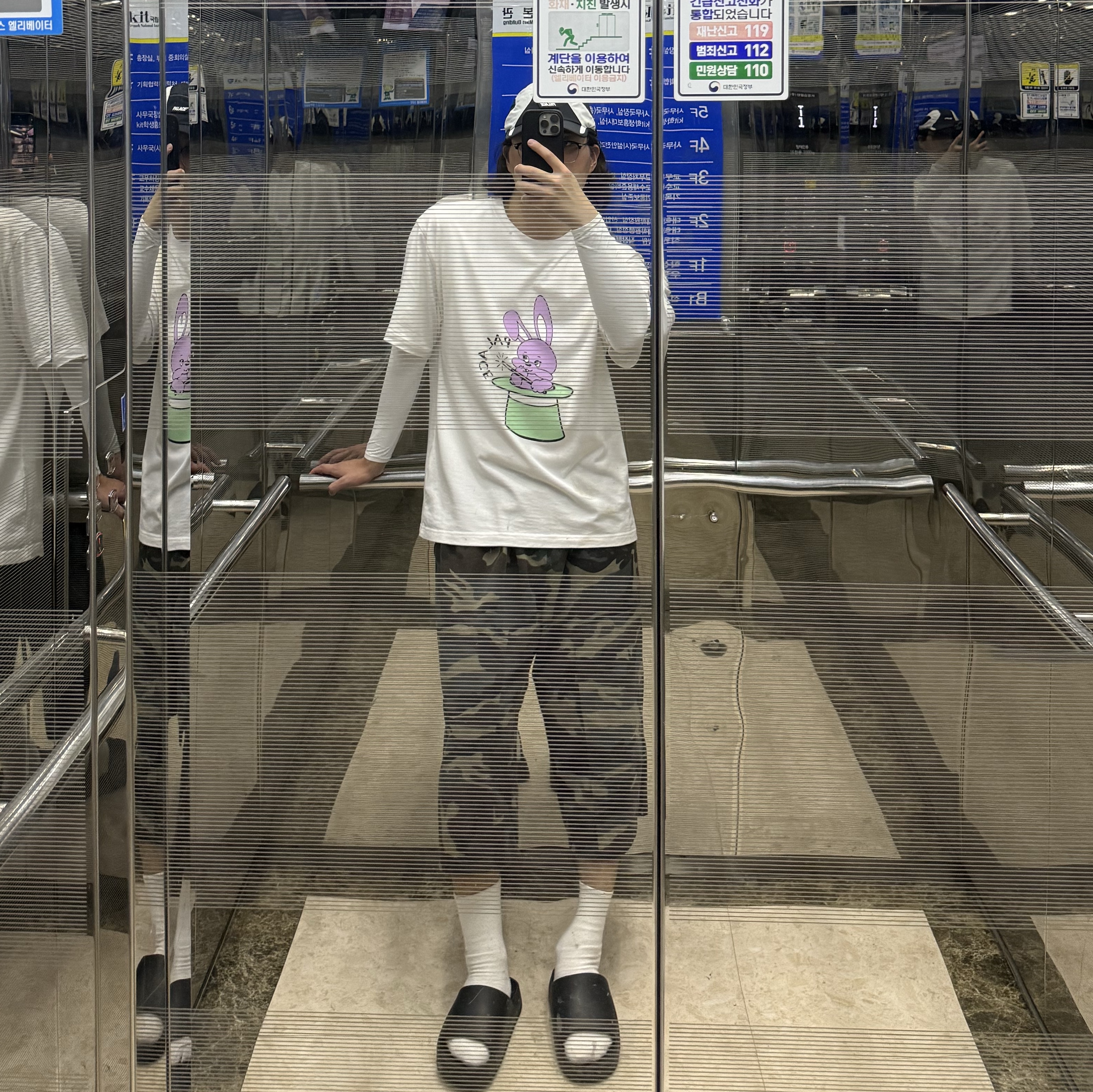 Palace Bunny T-Shirt White - 25SS, Palace Duo Shell Runner Black White - 24FW 착용 스타일