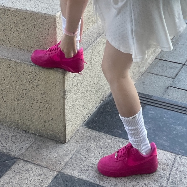 (W) Nike Air Force 1 '07 Fireberry Fierce Pink 착용 스타일