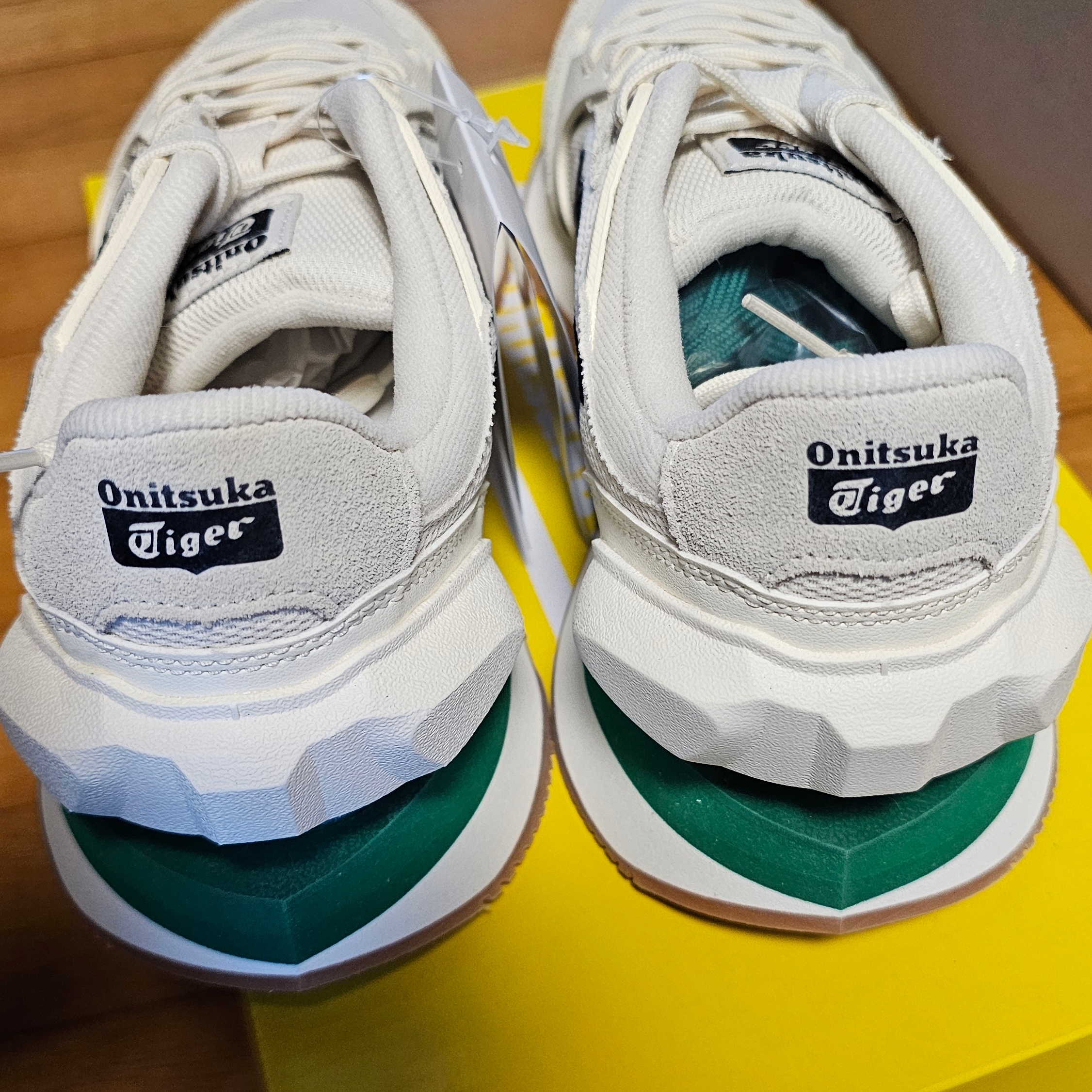 Onitsuka Tiger Moage Co Cream Black 착용 스타일