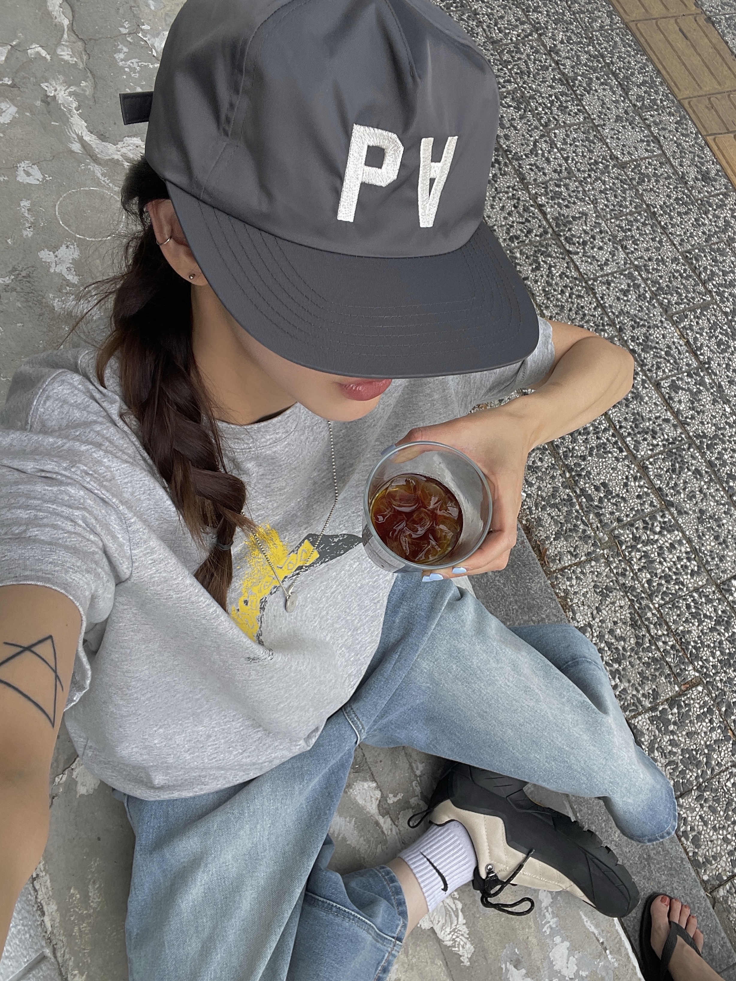 Roa Hiking Katharina Sand, YESEYESEE Volcanic Eruption Tee Grey 착용 스타일 - 4