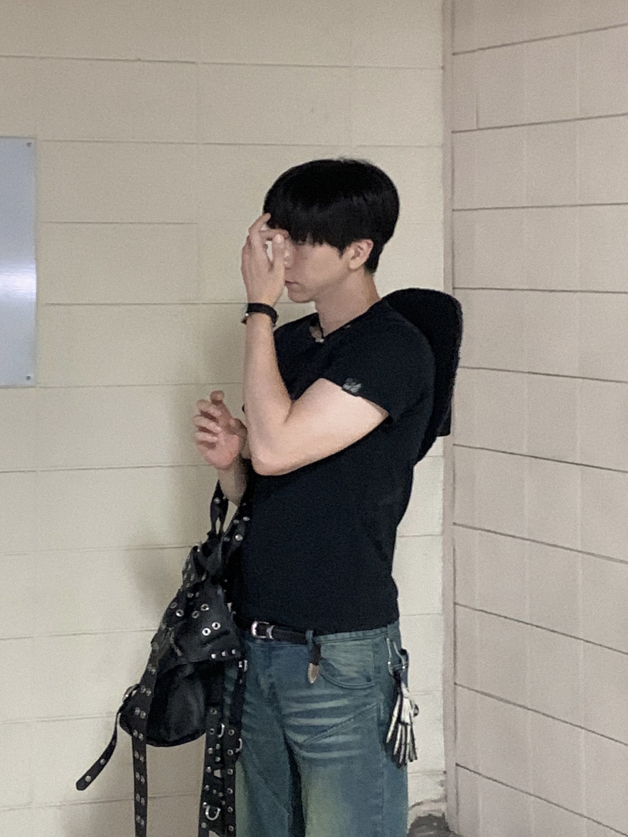 Jacquemus Le Bob Artichaut Bucket Hat Black, Balenciaga Romeo Mule Black 착용 스타일 - 4