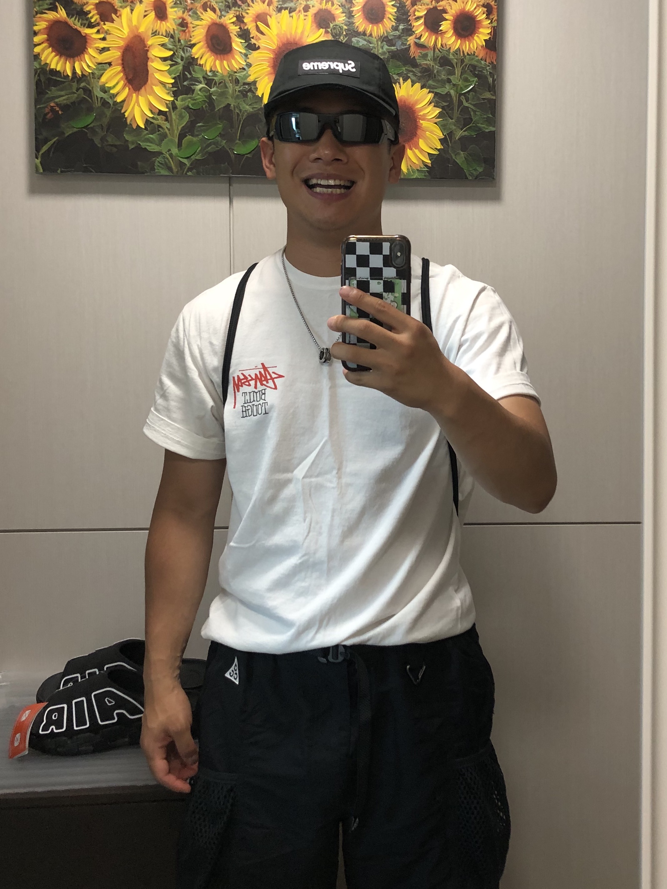 Nike ACG Snowgrass Cargo Shorts Black - Asia, Stussy Built Tough T-Shirt White 착용 스타일 - 1