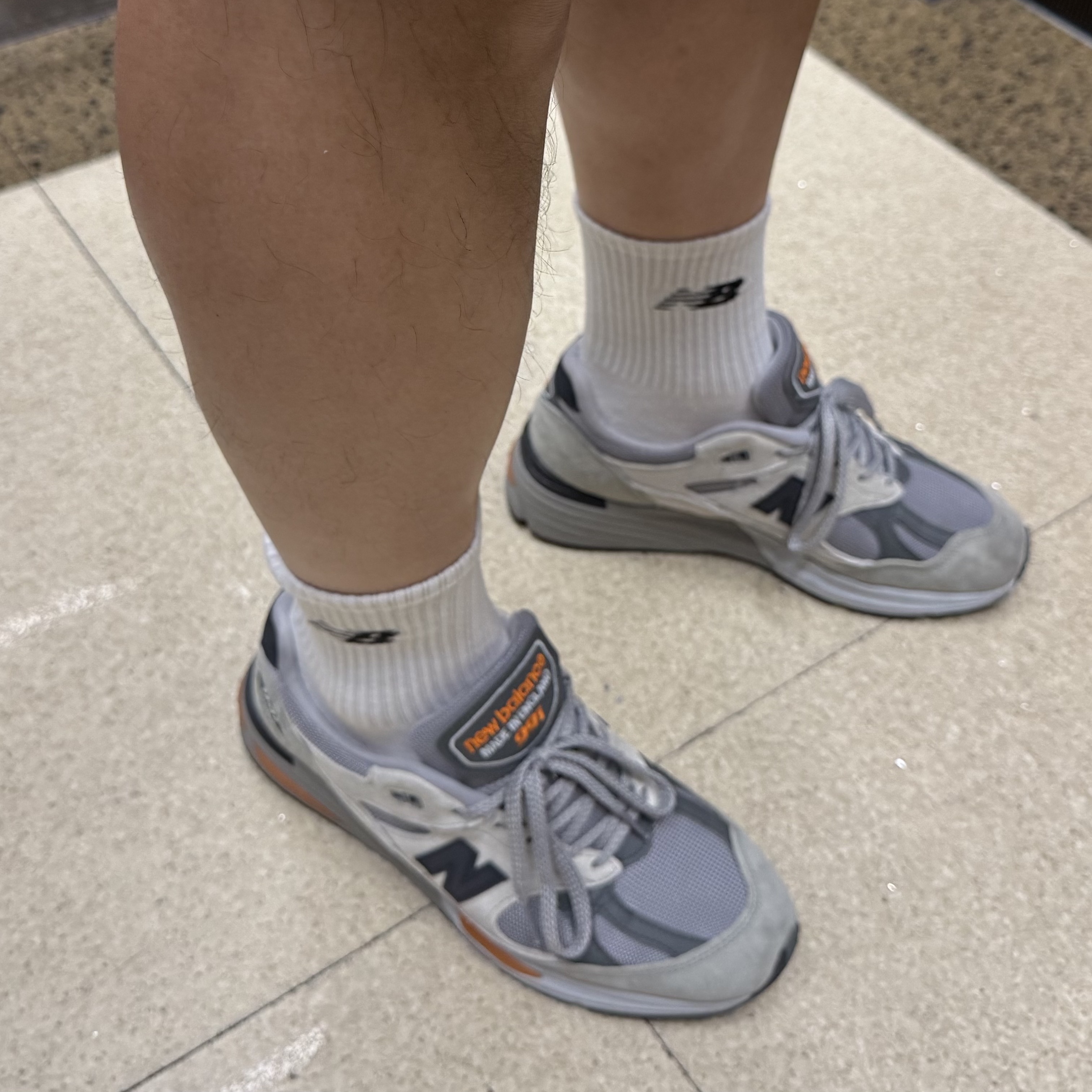 New Balance 991v2 Made in UK Pelican Abbey Stone 착용 스타일