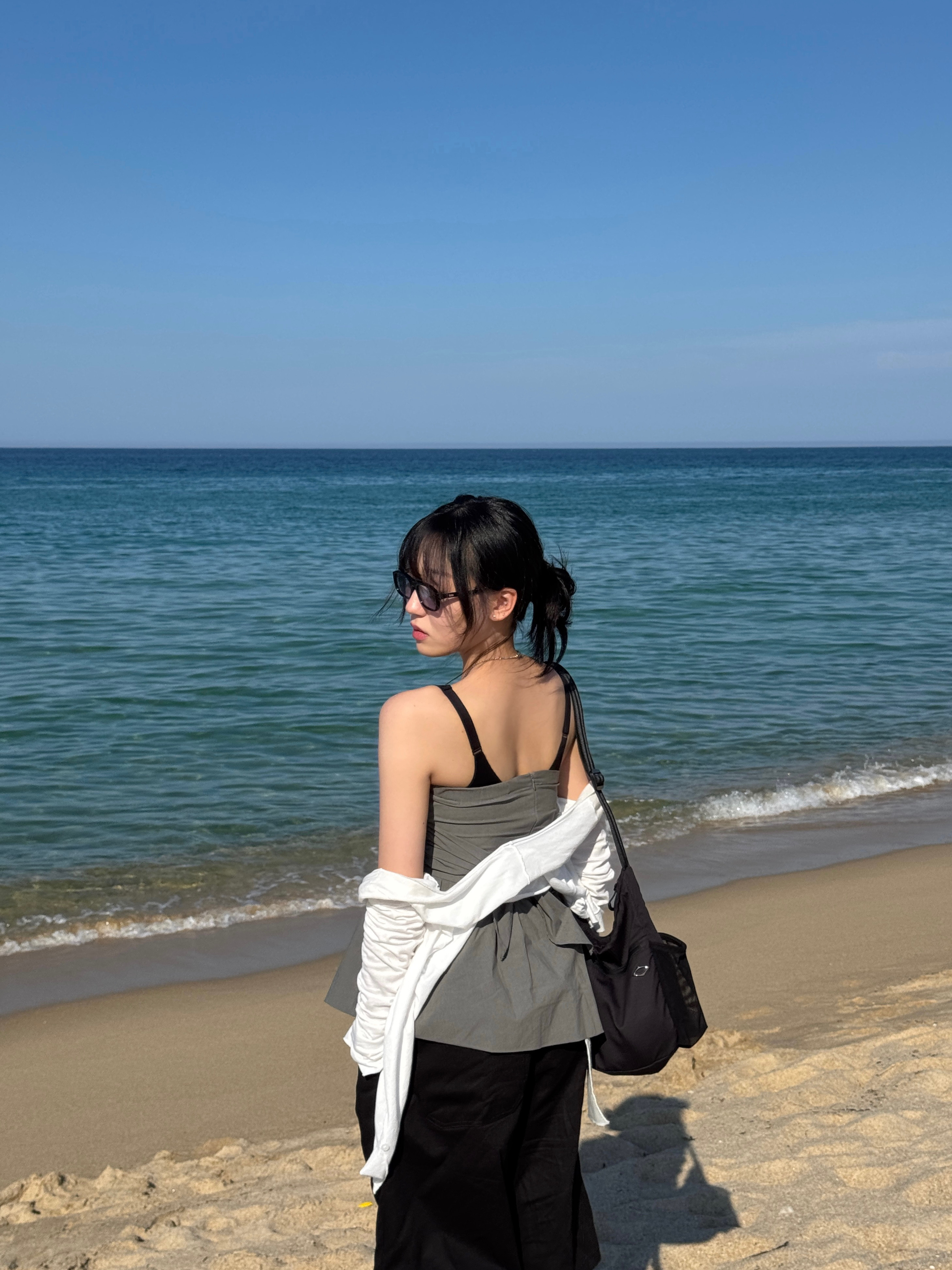 Mischief Mesh Pocket Cross Bag Black, Huey Receipt Pin Tuck Bermuda Pants Black ์ฐฉ์ฉ ์คํ์ผ - 3